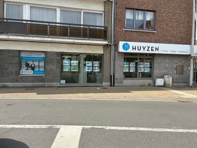 INSTAPKLAAR KANTOOR MET PARKING OP HOEKLOCATIE  foto 2