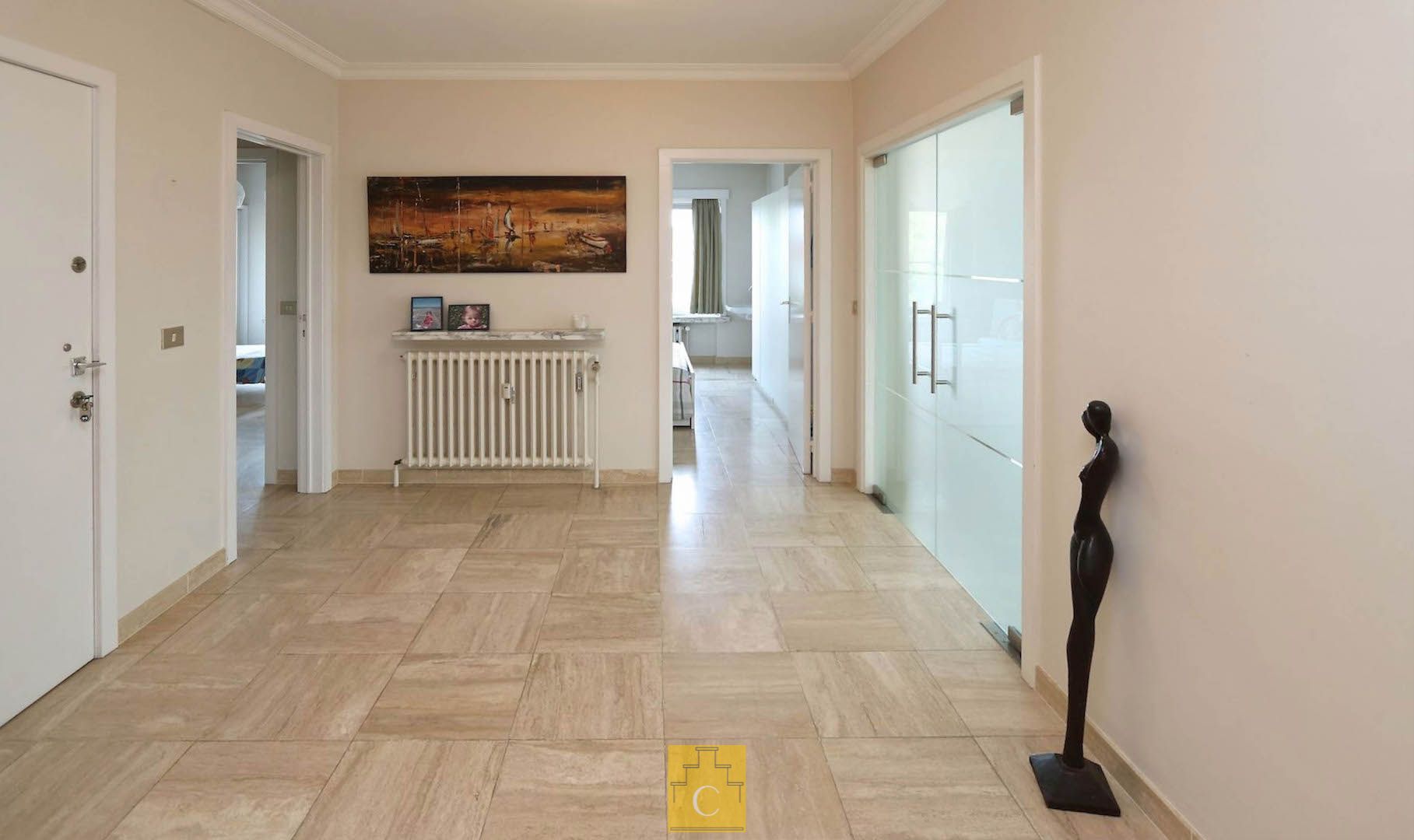 Ruim hoekappartement (155 m2) te Sint-Andries, 3 slaapkamer, terras , lift en garagebox foto 3