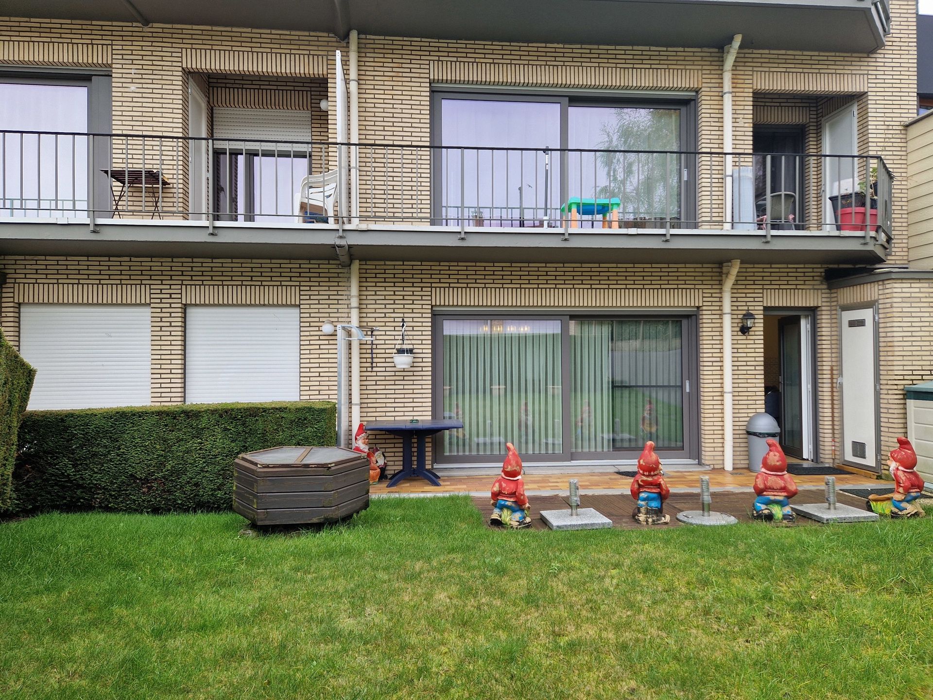 GELIJKVLOERS APPARTEMENT MET 2 KAMERS & TUIN, CENTRUM ZELLIK foto 11