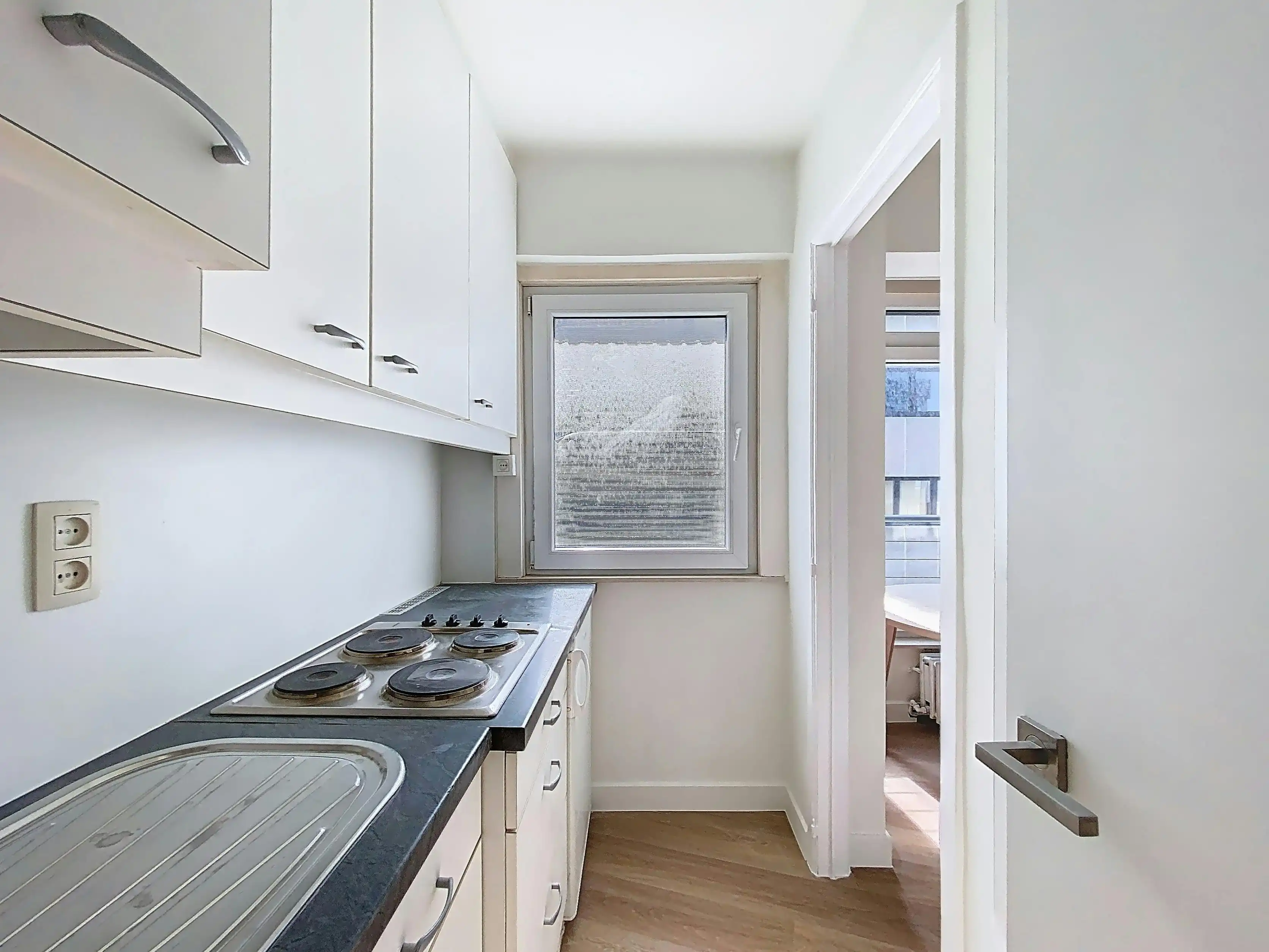 Instapklaar appartement te koop aan het Heldenplein te Heist foto 6