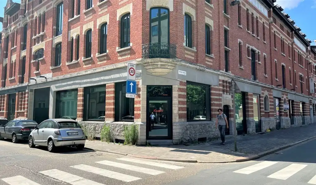 Kantoren te huur in Valkeniersnatie te Antwerpen foto 17