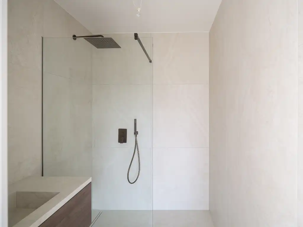 Coupure Rechts – Lichtrijk gerenoveerd éénslaapkamerappartement met terras en zicht op het water foto 13