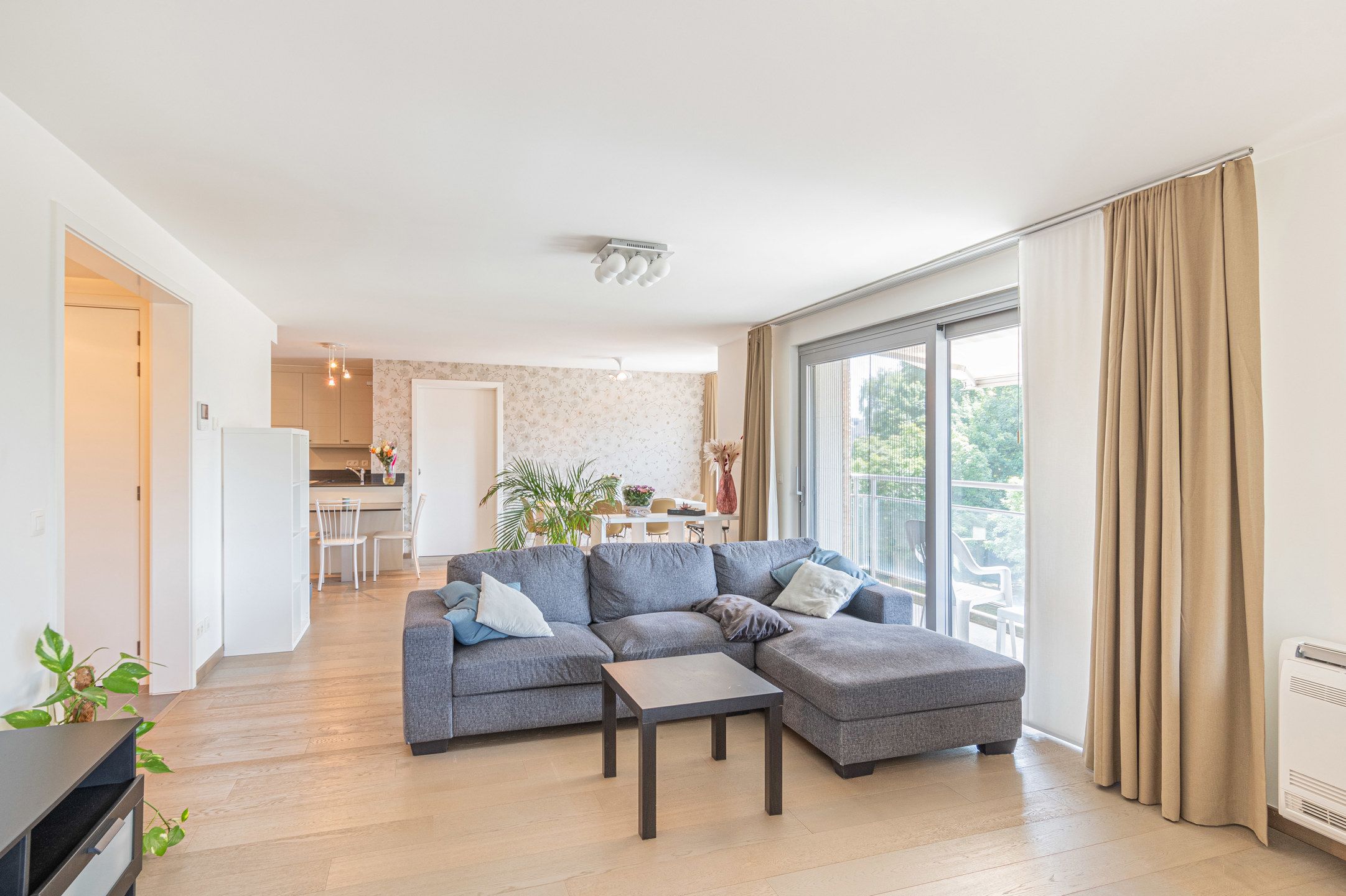 Modern 2-slaapkamer appartement foto {{pictureIndex}}