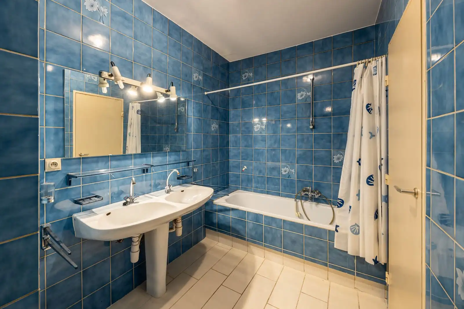 Ruim 3-slaapkamerappartement met renovatiepotentieel! foto 16
