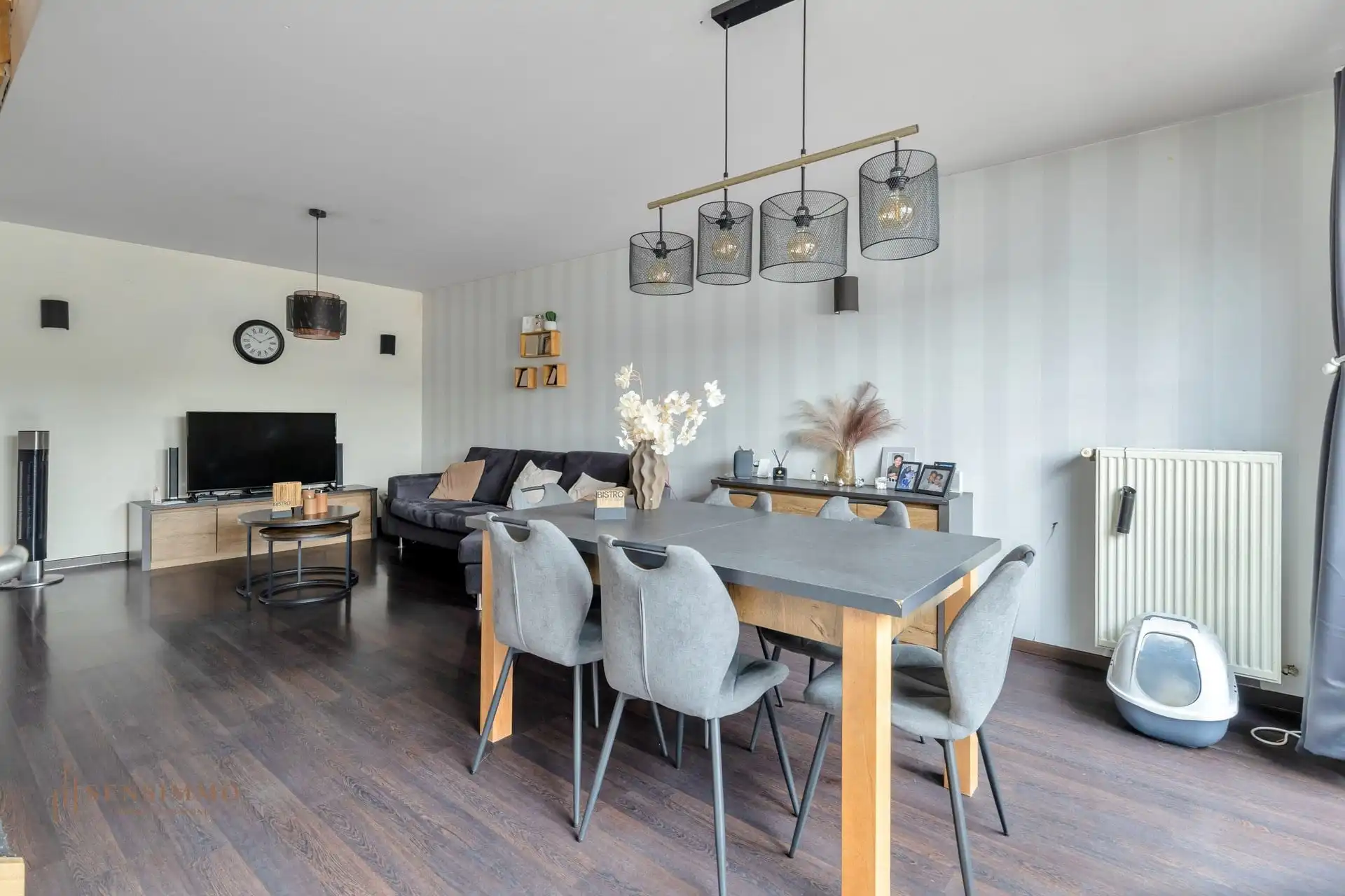 RUIM DUPLEX-APPARTEMENT VLAKBIJ CENTRUM MET 3 SLP, TERRAS, 2 AUTOSTAANPLAATSEN + 2 BERGINGEN foto 2