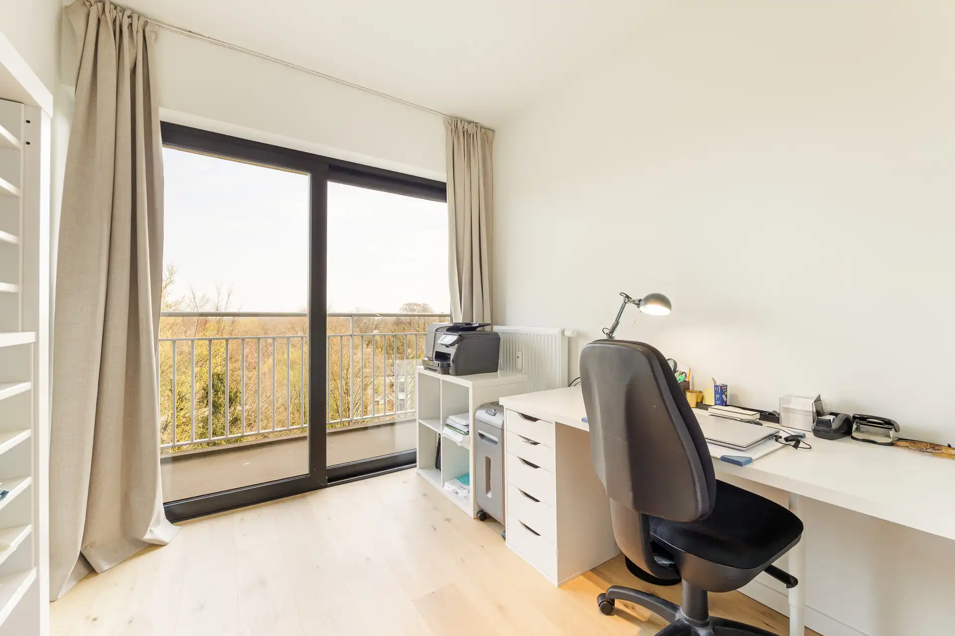 Lichtrijk en luxueus gerenoveerd met panoramisch groenzicht foto 10