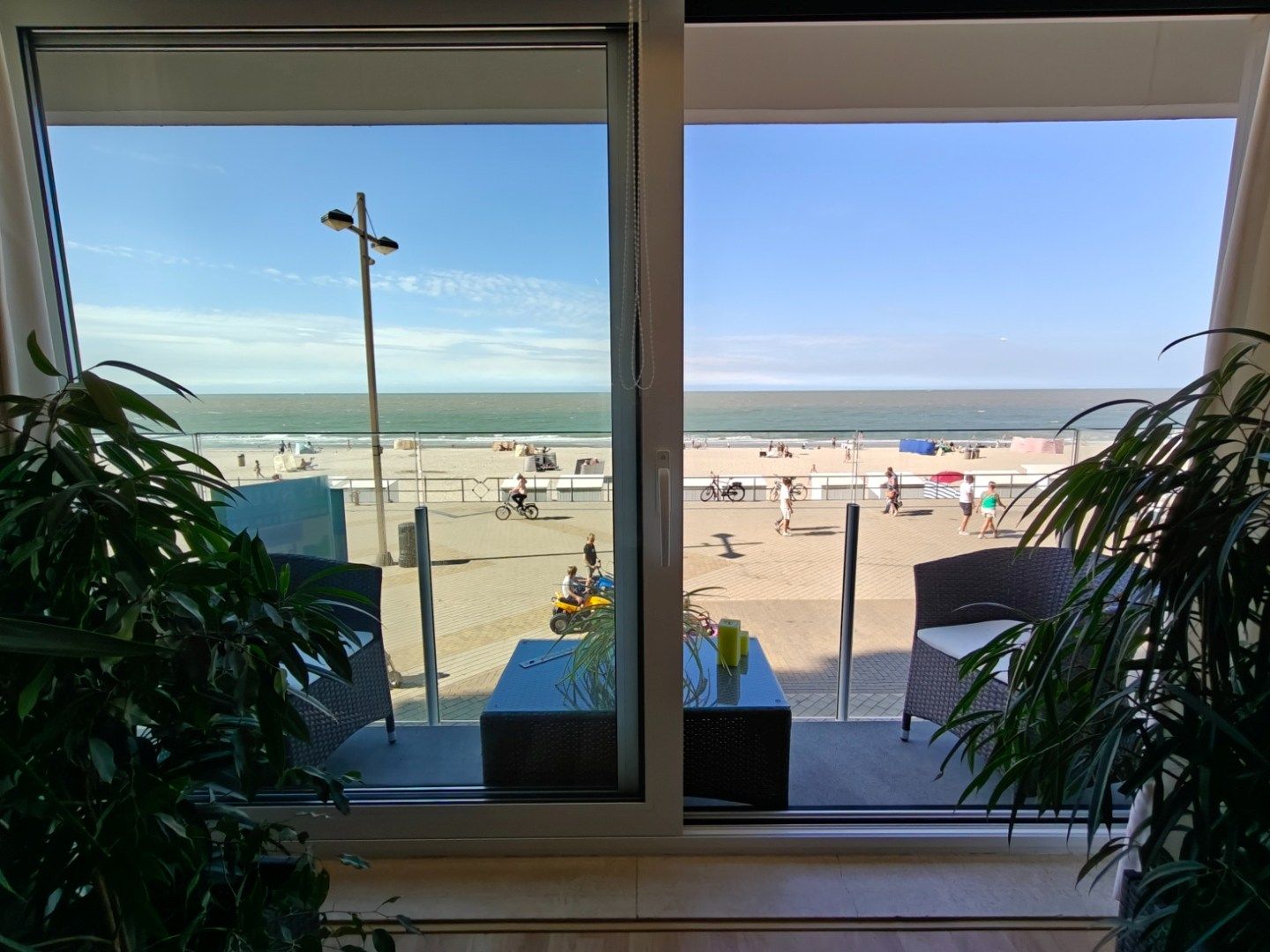 ENKEL VOOR TWEEDE VERBLIJF! Mooi ingerichte en gemeubelde studio op een eerste verdieping met aangenaam dijkterras foto 7
