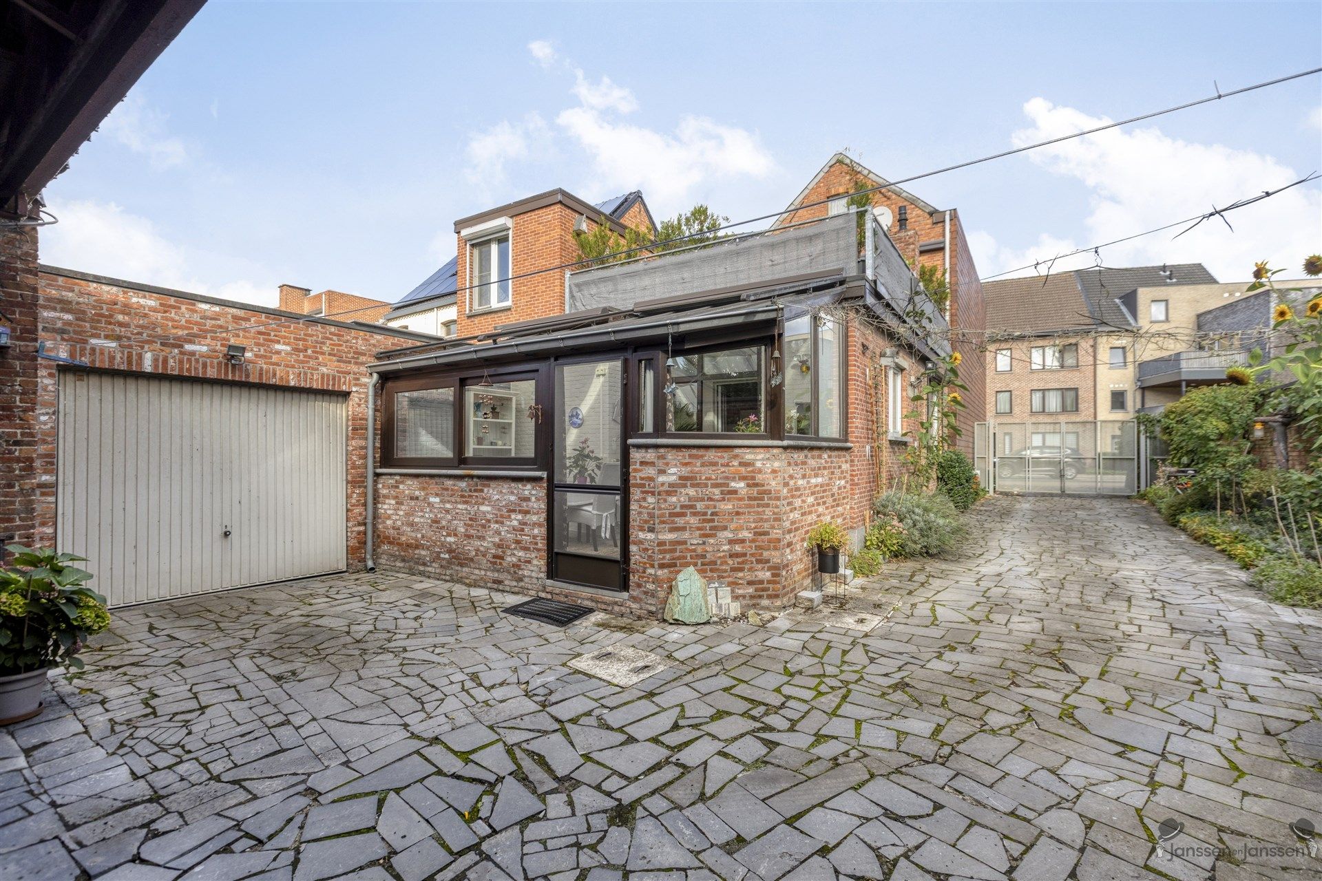 Instapklare halfopen bebouwing met zuidgericht dakterras in Mol foto 21