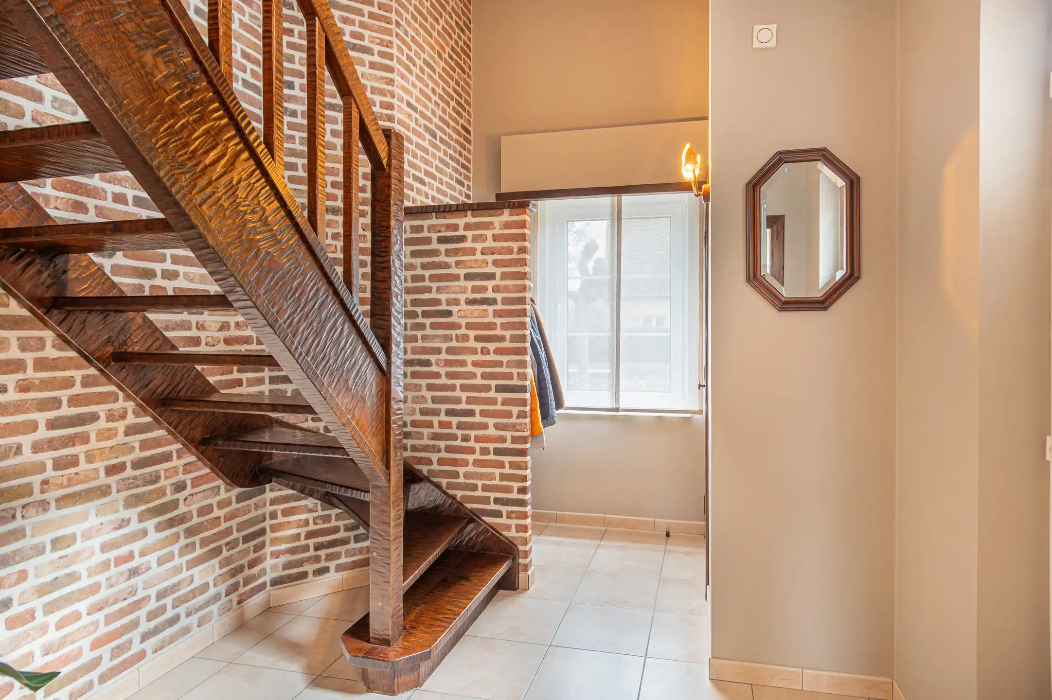 Gezinswoning in landelijke stijl in doodlopende straat foto 10