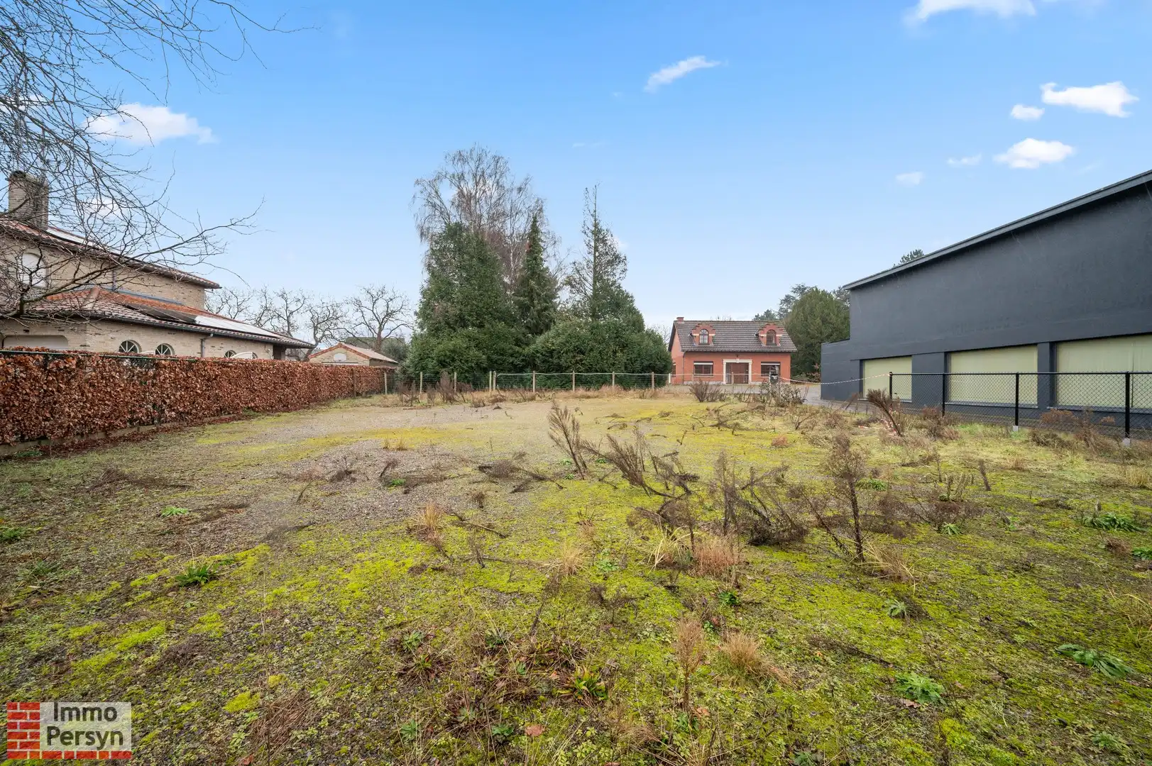 Twee percelen bouwgrond met ruime loods in één verkoop foto 4