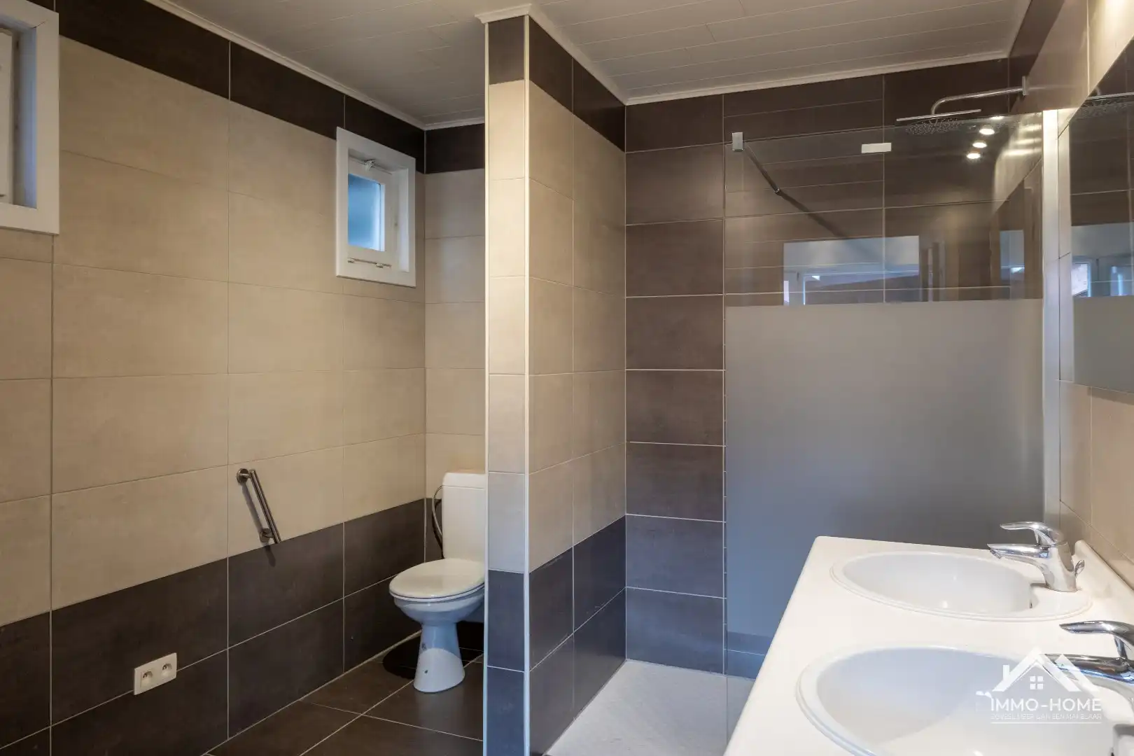 Ruime te renoveren hoekwoning met atelier!  foto 10