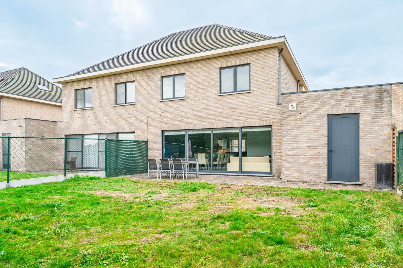 Ruime instapklare woning met garage foto 19