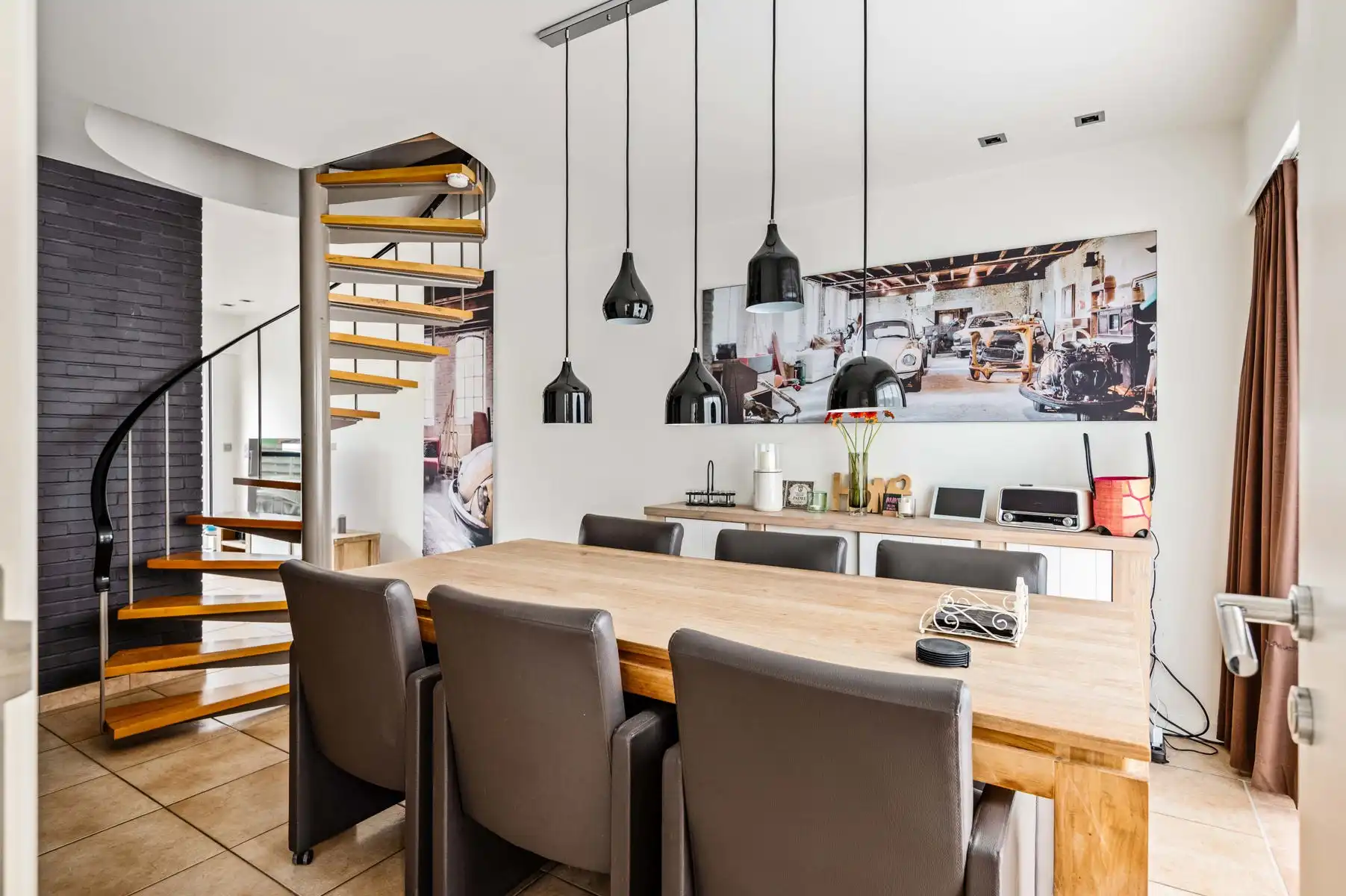 Gelijkvloers wonen met twee achterliggende garageboxen + oprit foto 12