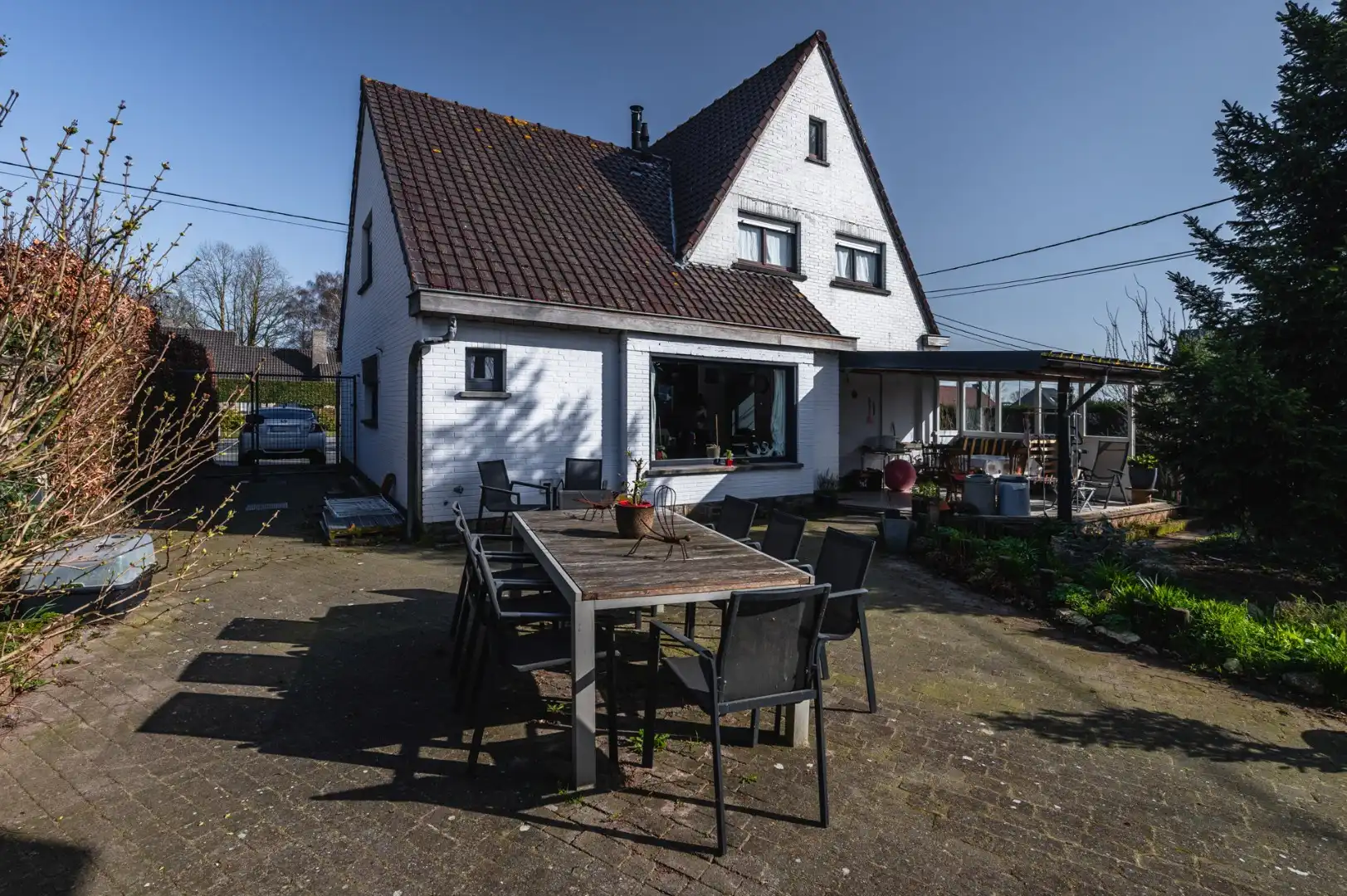 Alleenstaande en bijhuis op ongeveer 809 m² te Torhout. foto 2