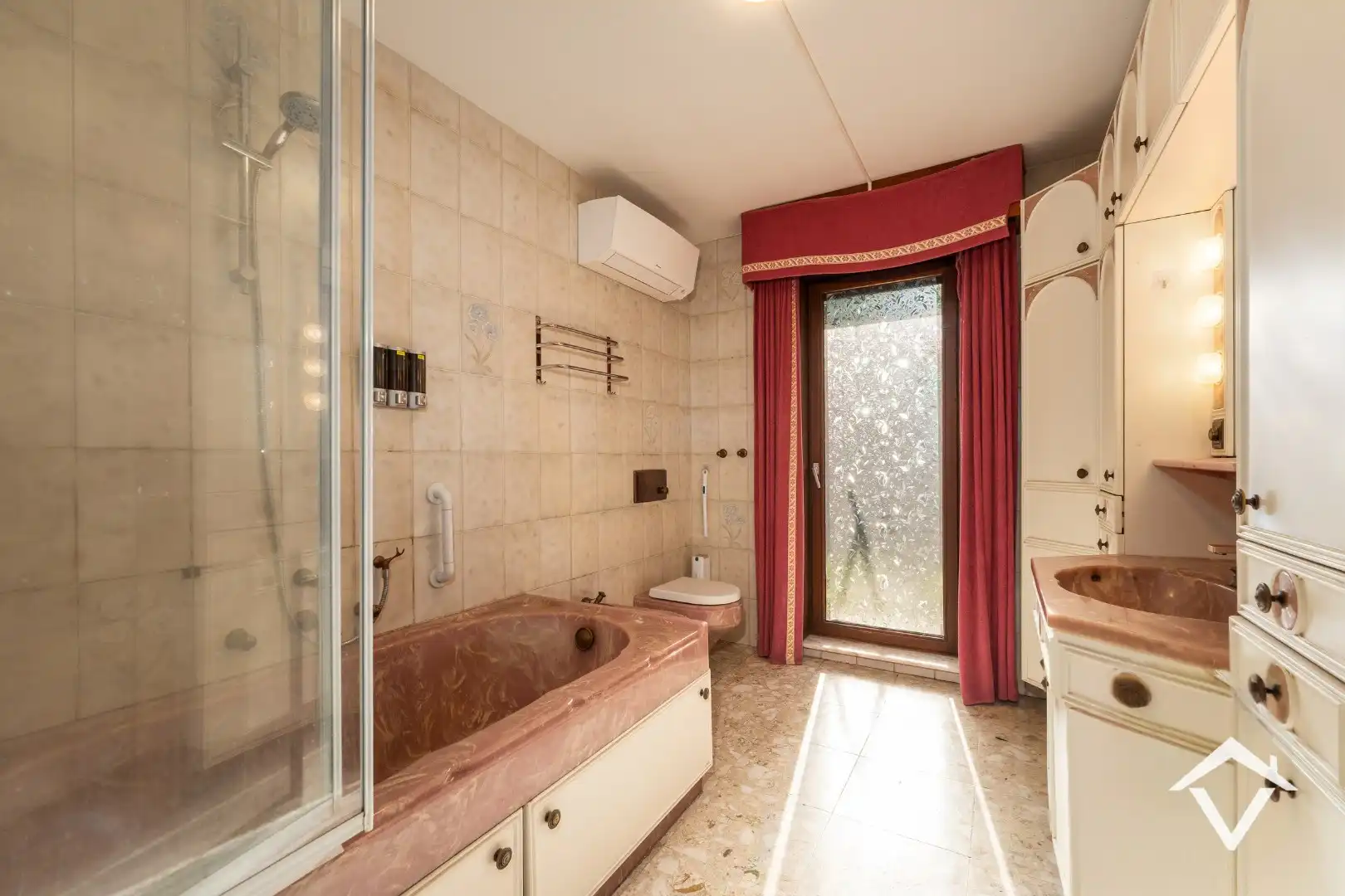 Zeer ruime en instapklare woning met veel mogelijkheden te Eernegem foto 18