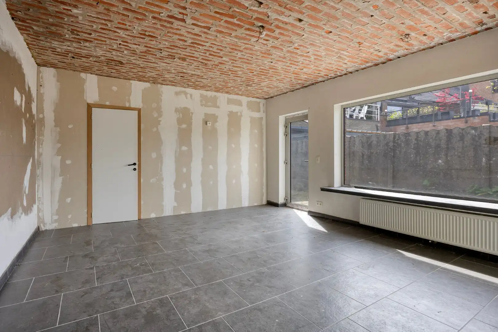 Commercieel gelegen handelspand met appartement met 3 slaapkamers en leuke stadstuin ! foto 10