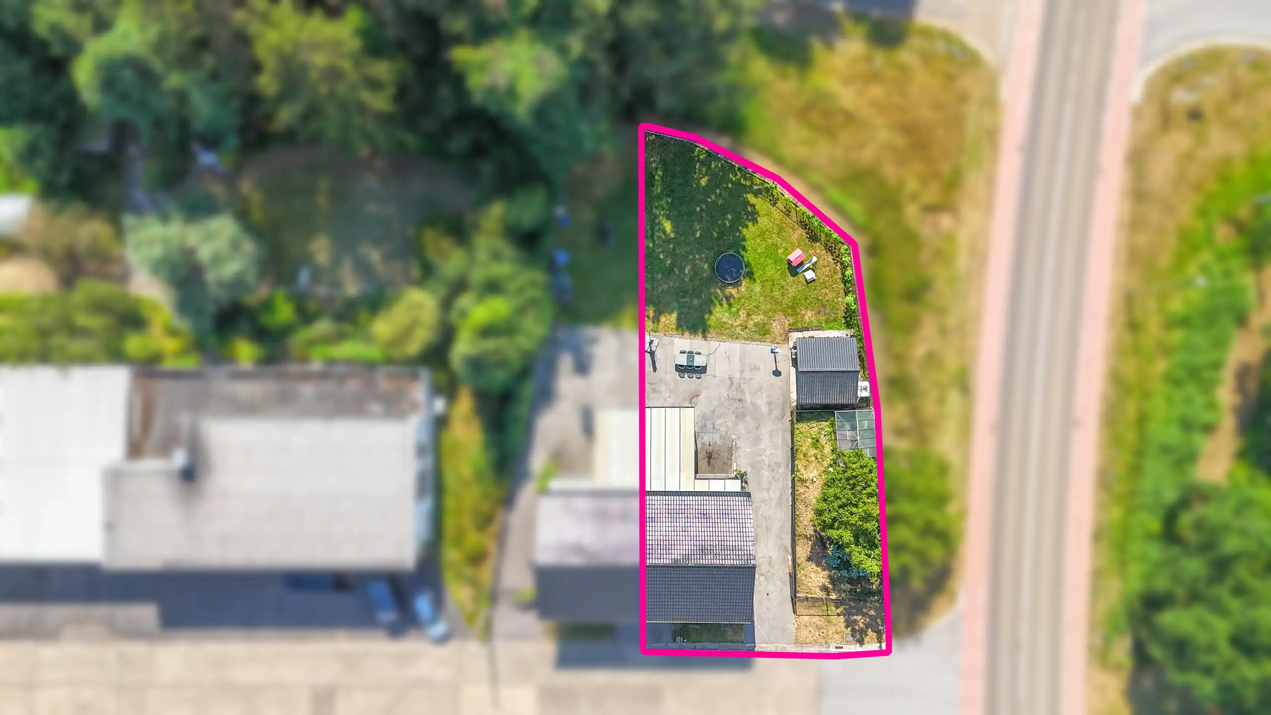 Instapklare woning met 3slpks, kelder en mooie tuin in Ham! foto 29