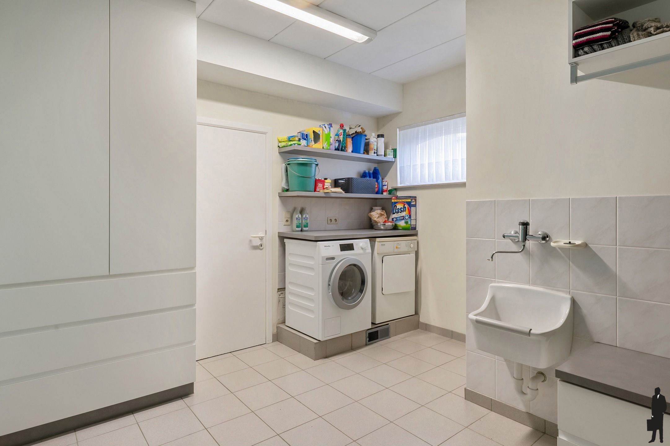 Ruime en instapklare woning (320m²) met 4 slaapkamers en prachtig zicht op weiland op een perceel van 928m² foto 20