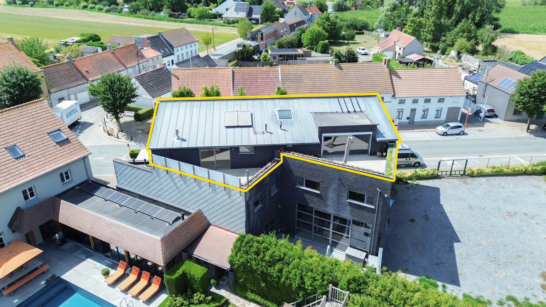 Stijlvol en ruim appartement met 2 terrassen te koop in Klemskerke (De Haan) foto 2
