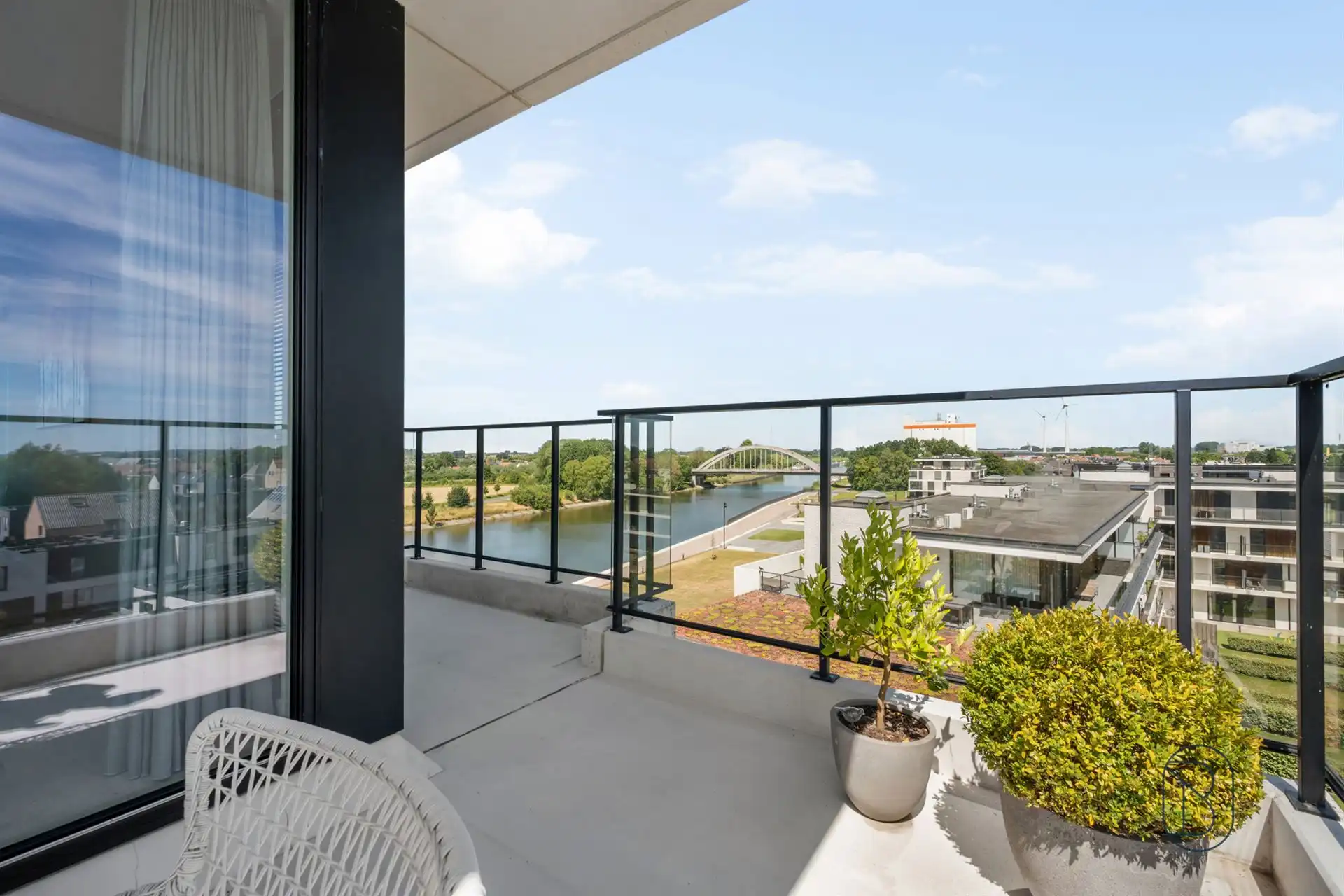 Subliem afwerkt penthouse met zicht op de Leie foto 12