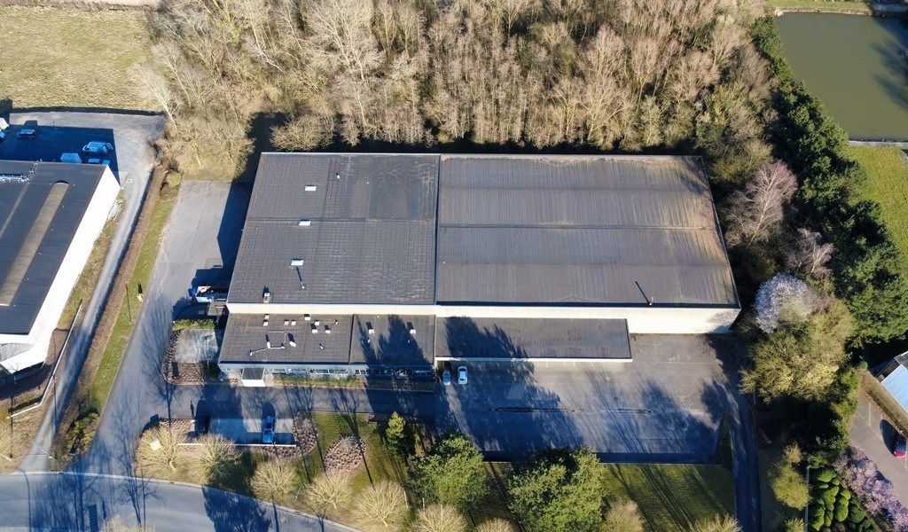 Bedrijfsgebouw met laadkades te huur in Ronse foto 18