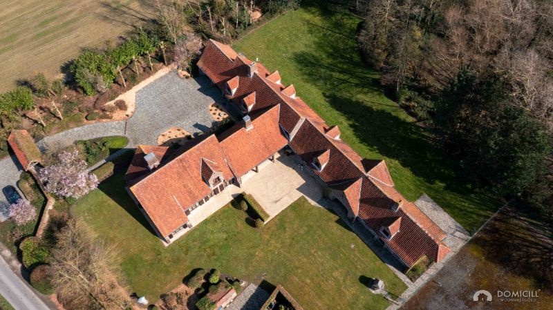 Stadsrand Roeselare nabij AZ-Delta : luxe landhuis / kasteel op een oppervlakte van 1,5 ha. ! Volledig afgesloten met afzonderlijk partyhuis en alleenstaande woning. foto 21