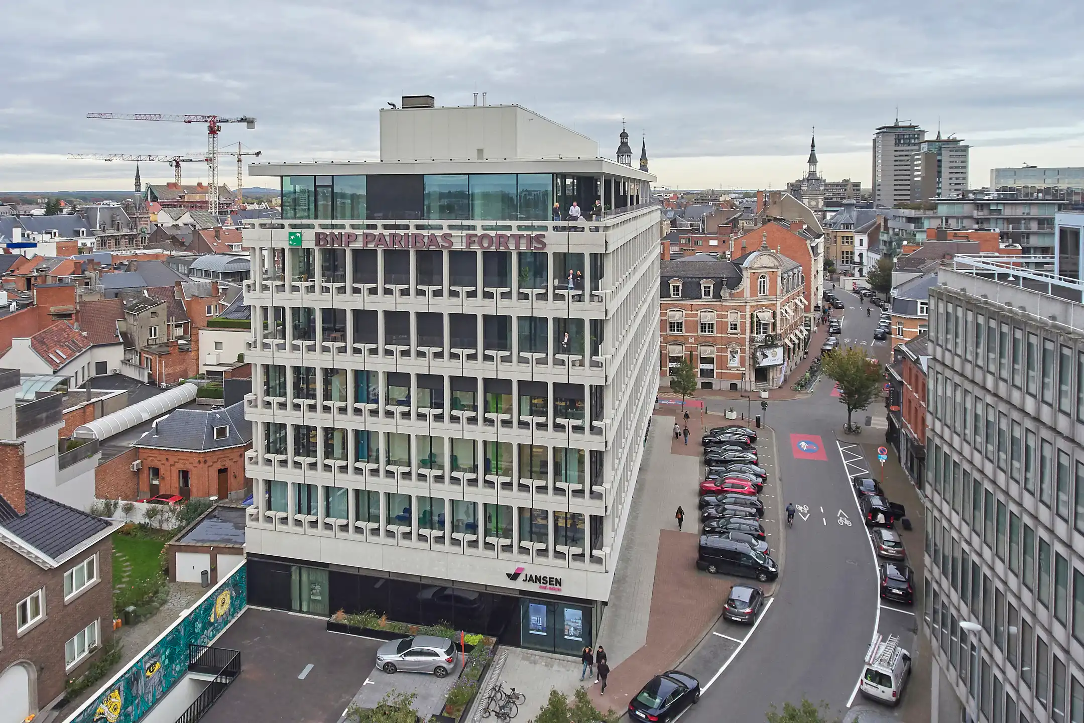 UNIEK APPARTEMENT MET RIANT TERRAS + WIJDS STADSZICHT  foto {{pictureIndex}}