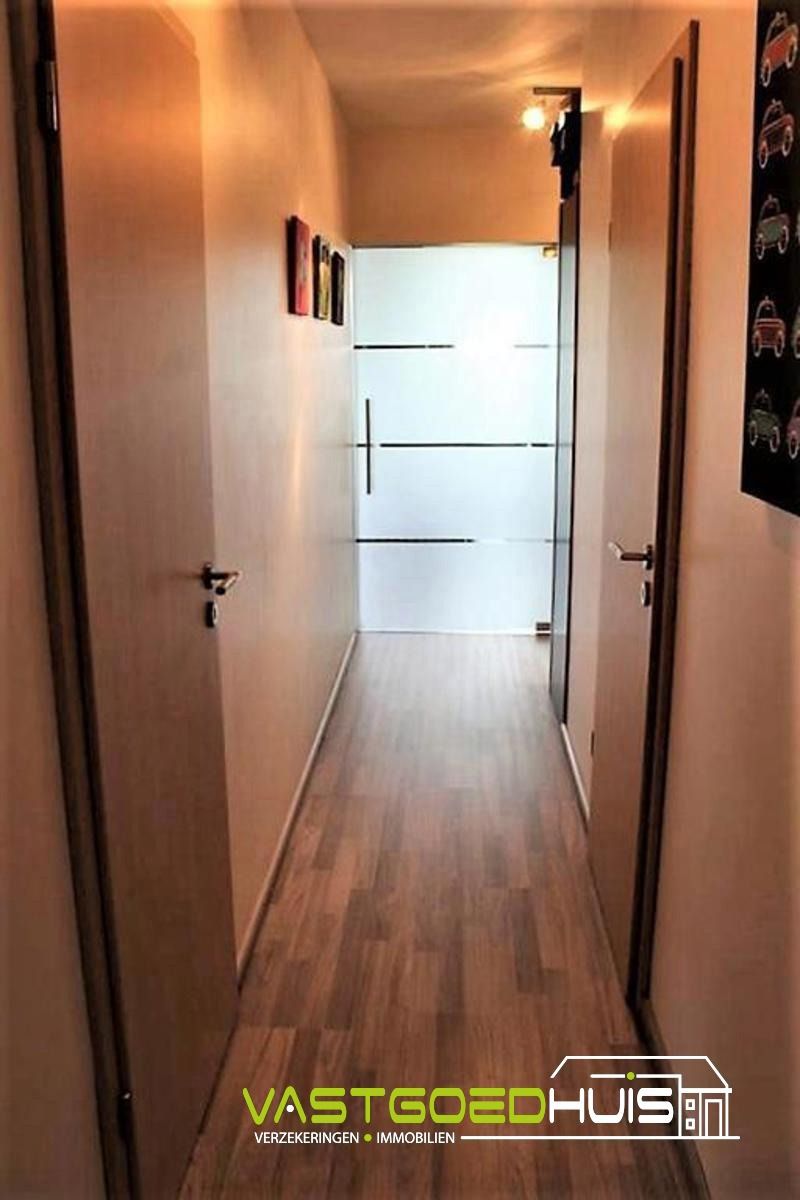 Hedendaags appartement met garage, terras en autostaanplaats foto 10