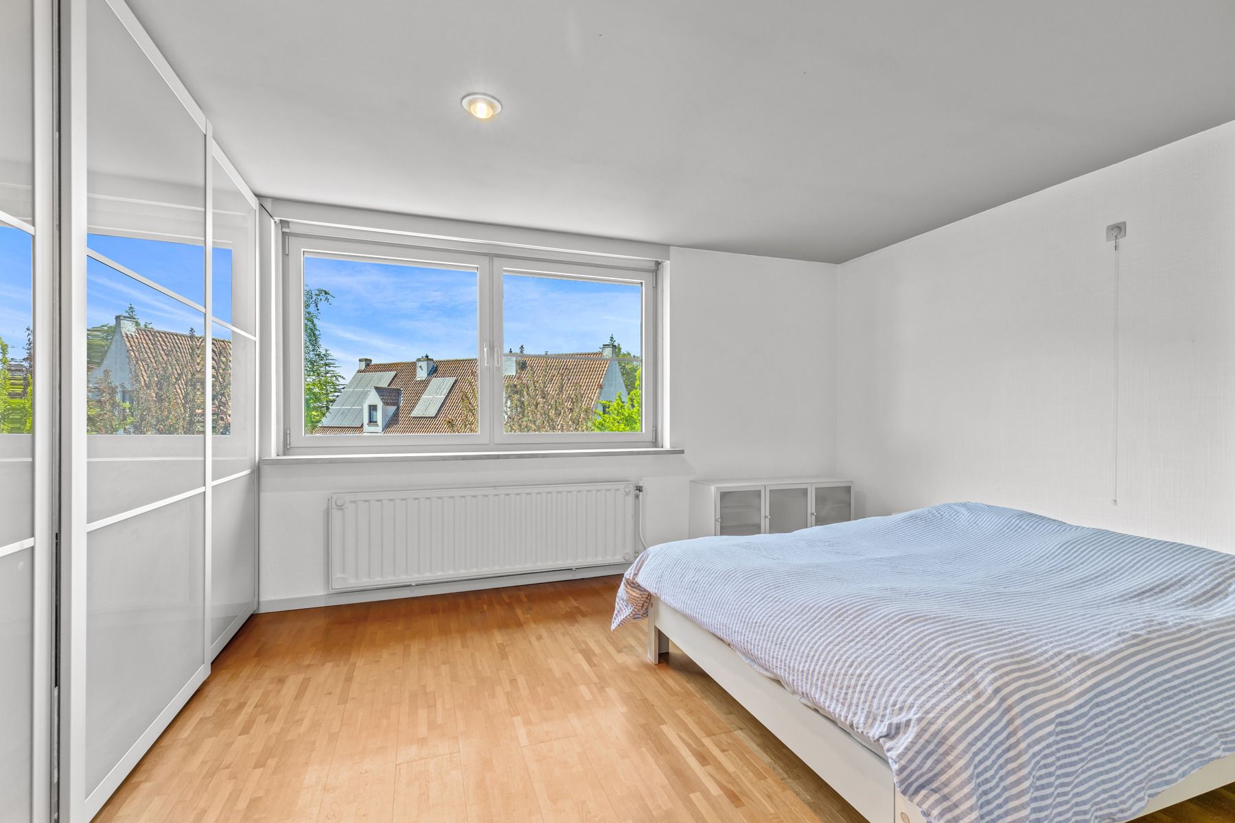 Ruime woning met nieuwe keuken, tuin & dubbele garage foto 16