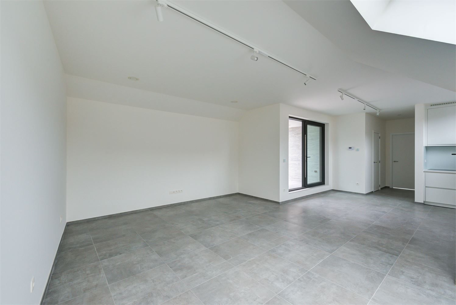RECENT APPARTEMENT (116M²) MET TERRAS GELEGEN IN HET CENTRUM VAN BILZEN foto 6