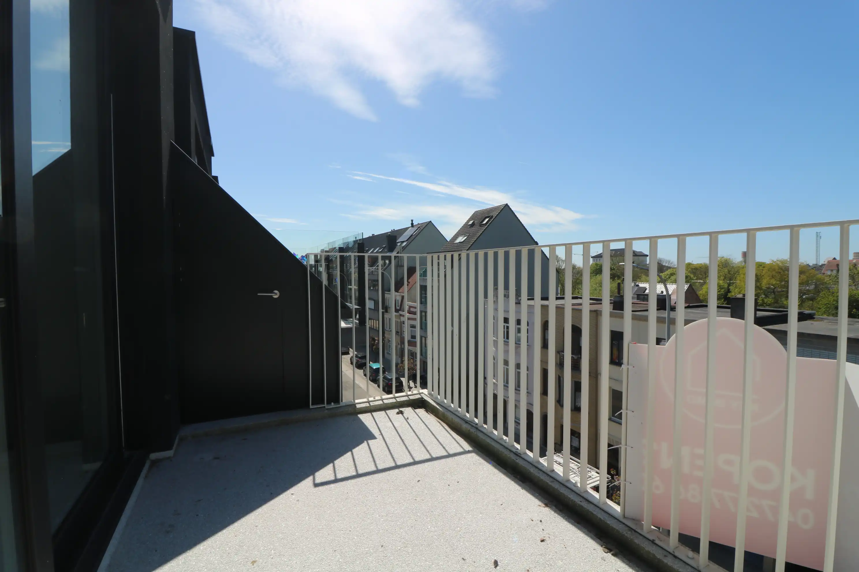 Prachtig 3-slaapkamerappartement met hoogwaardige afwerking, lichtrijke leefruimte en grote terrassen.   foto 5