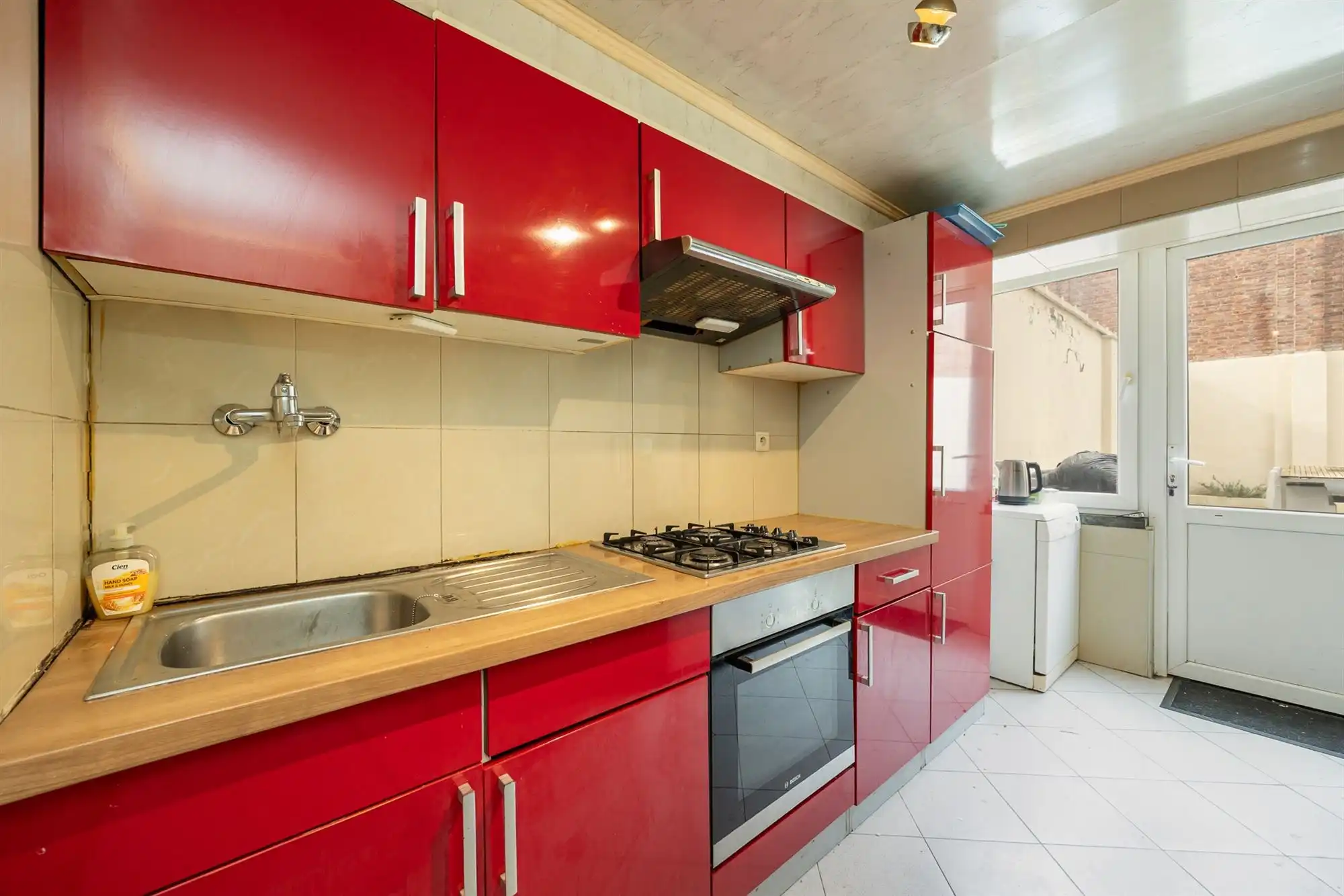 Ruime woning met drie slaapkamers en terras foto 5