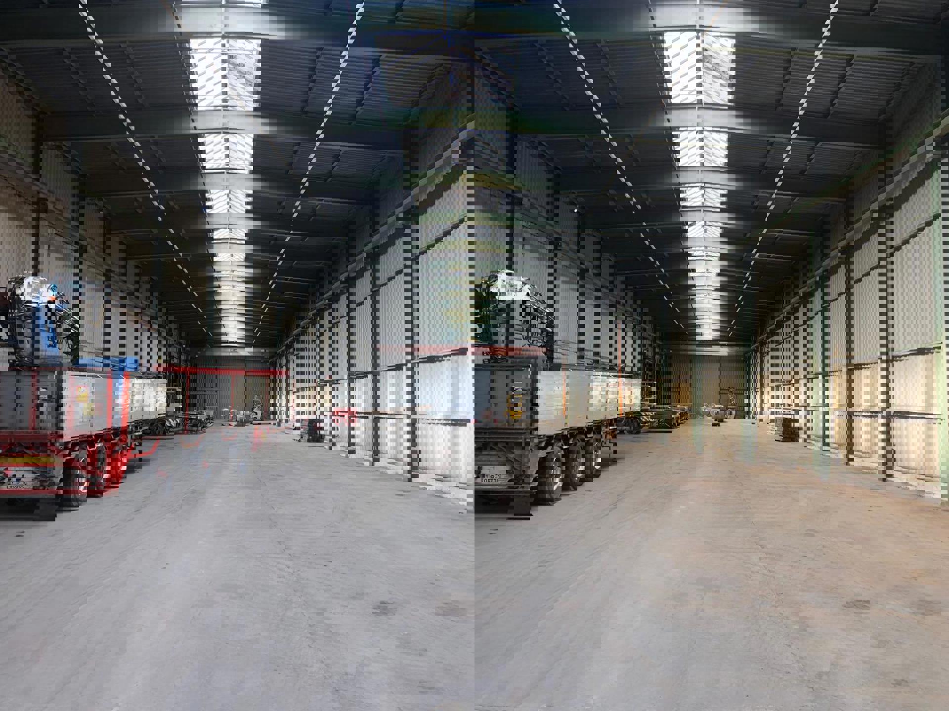 TE HUUR - Centraal gelegen opslagplaats van  2548m² foto 3