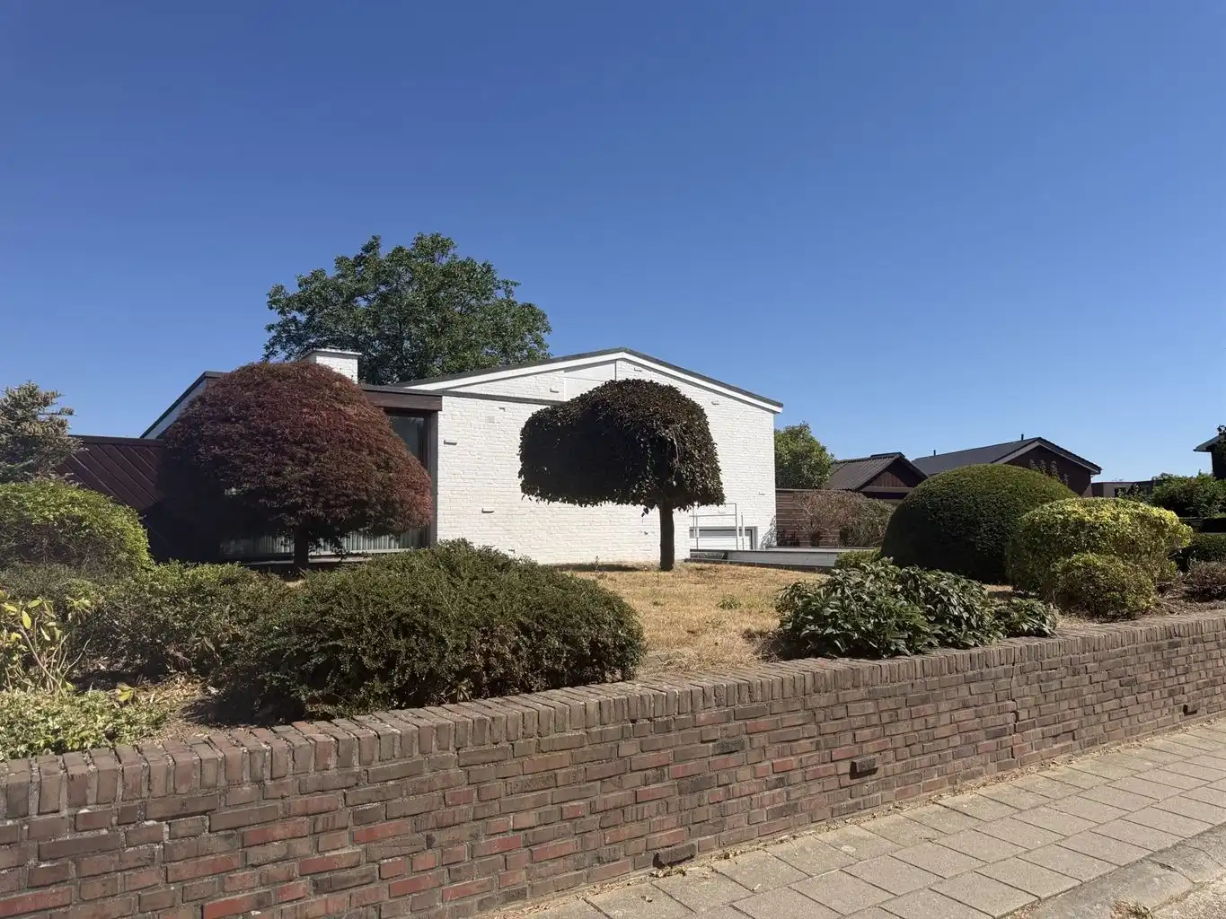 Vrijstaande splitlevelwoning met 3 (+1)slaapkamers, inpandige garage en carport, overdekt terras en omheinde tuin, gunstig gelegen nabij het centrum van Maaseik. foto 26