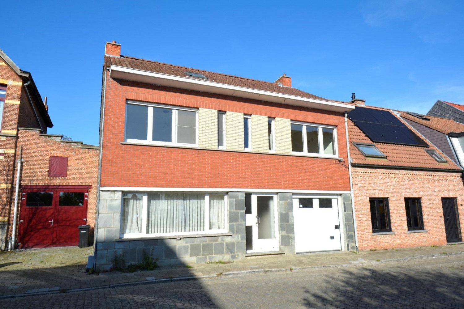 RUIME WONING MET 4 SLK, GARAGE EN TUIN TE CENTRUM RANST! foto 2