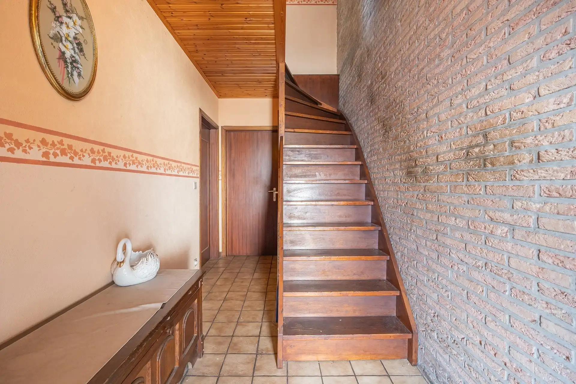 Op te frissen bel-étage woning met 3 slaapkamers en grote garage & tuin foto 14