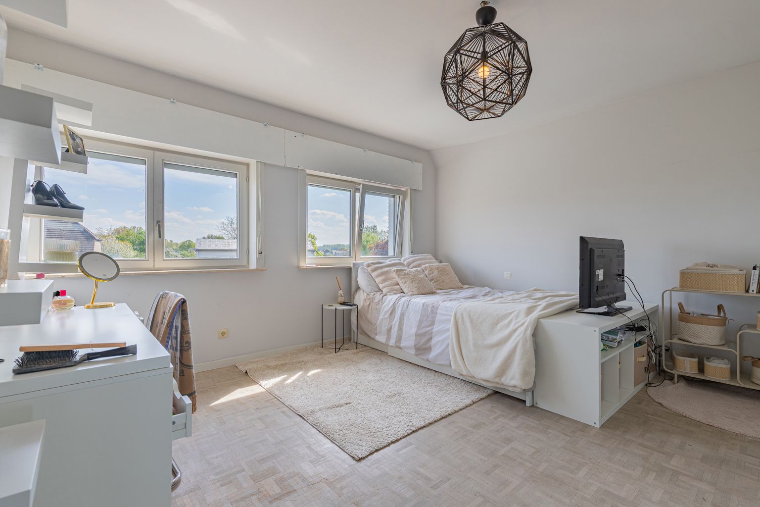 Grote villa op 22a met tuin, garage én bijgebouw foto 10