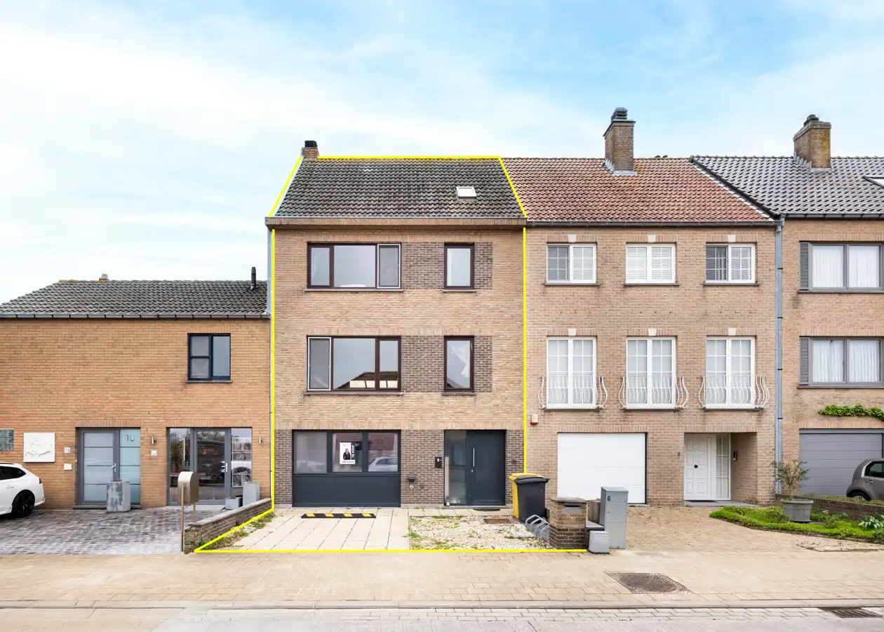 Bel étage, 4 slpk met zonnige tuin en eindeloos potentieel foto {{pictureIndex}}