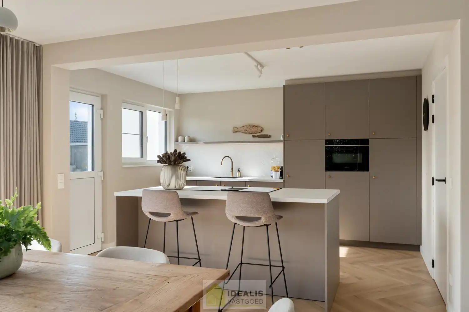 IDEALIS VASTGOED – Een prachtige instapklare woning in het fijne Hamont op een steenworp van de NL-grens! foto 16