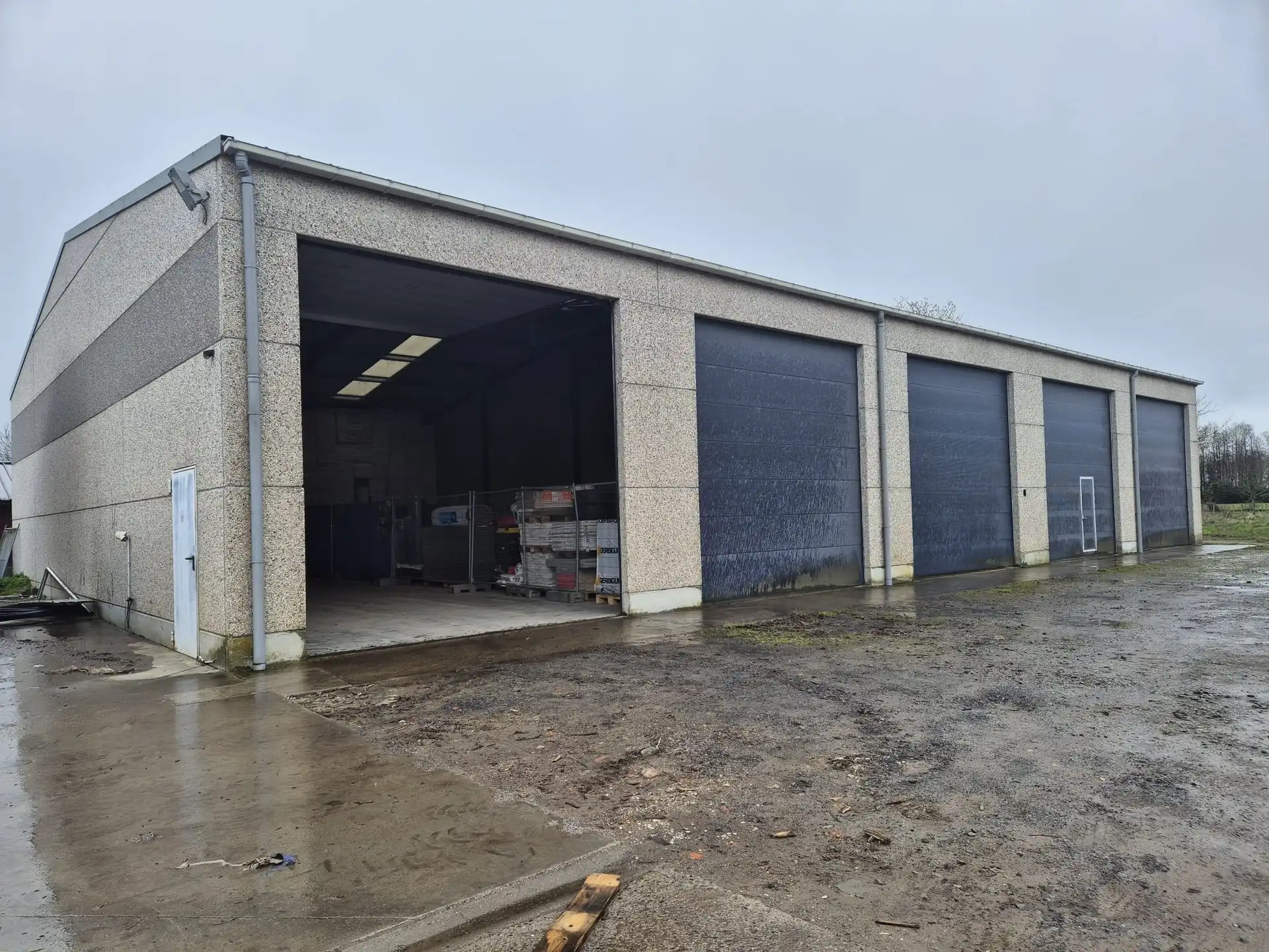 Gunstig gelegen magazijn van 150m². foto 6