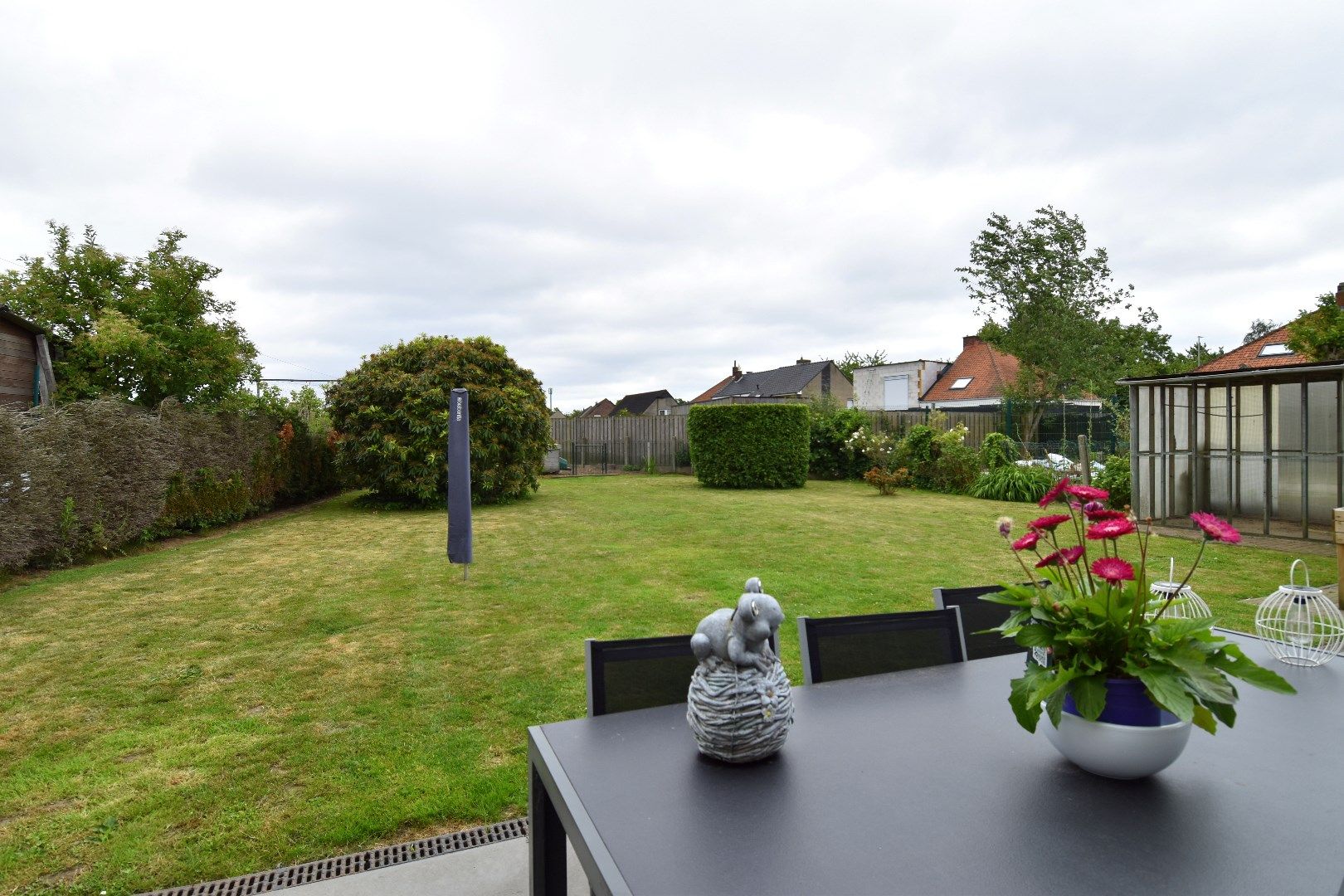 Halfopen bebouwing met 3 slaapkamers, tuin en garage te koop in doodlopende straat te Wevelgem foto 16