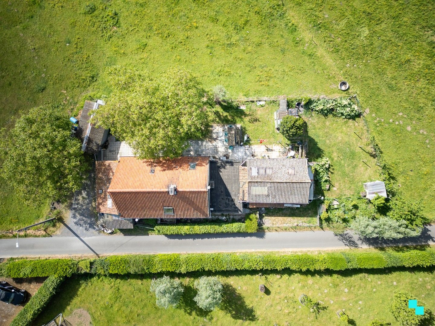 Compleet te renoveren / af te breken ééngezinswoning, landelijk gelegen op grens Izegem / Lendelede foto 8