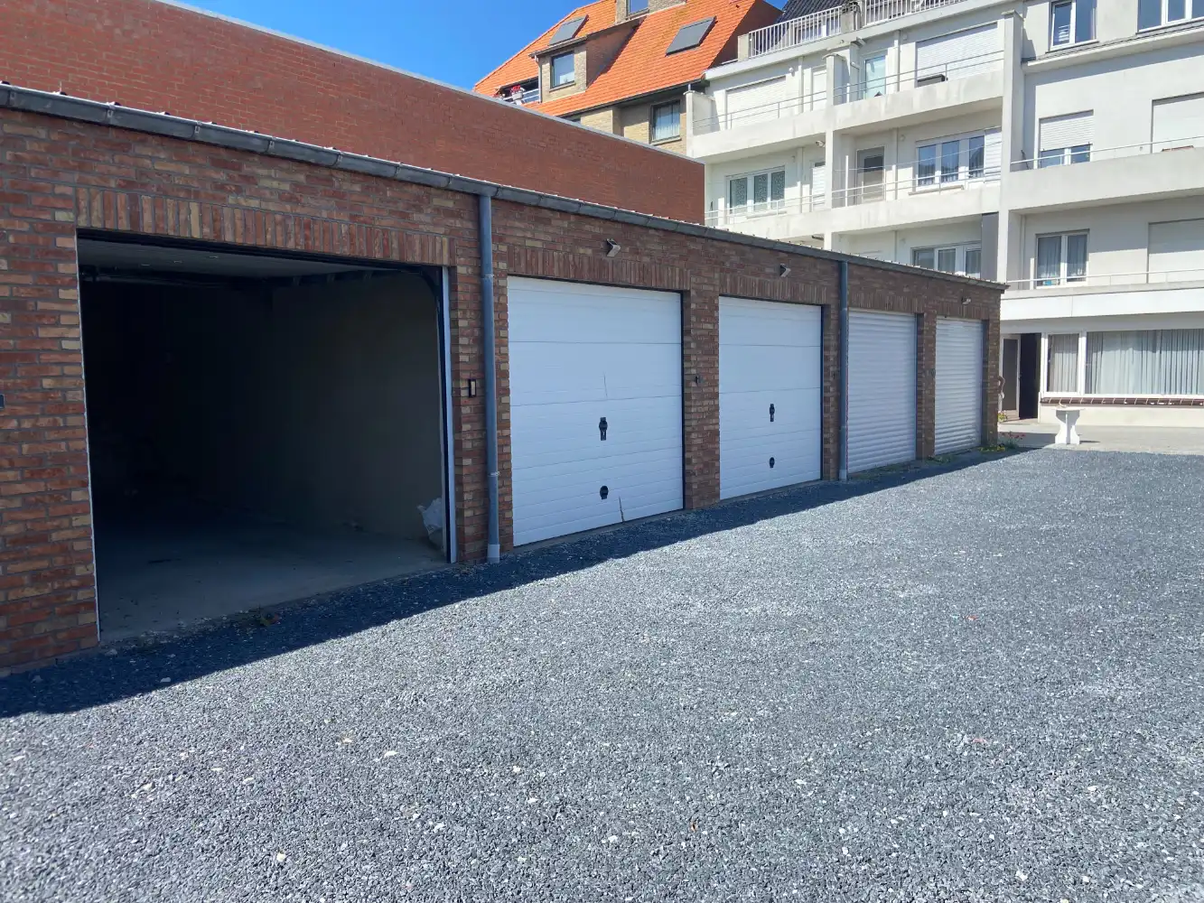 Gesloten garagebox vlakbij Zeedijk foto 4