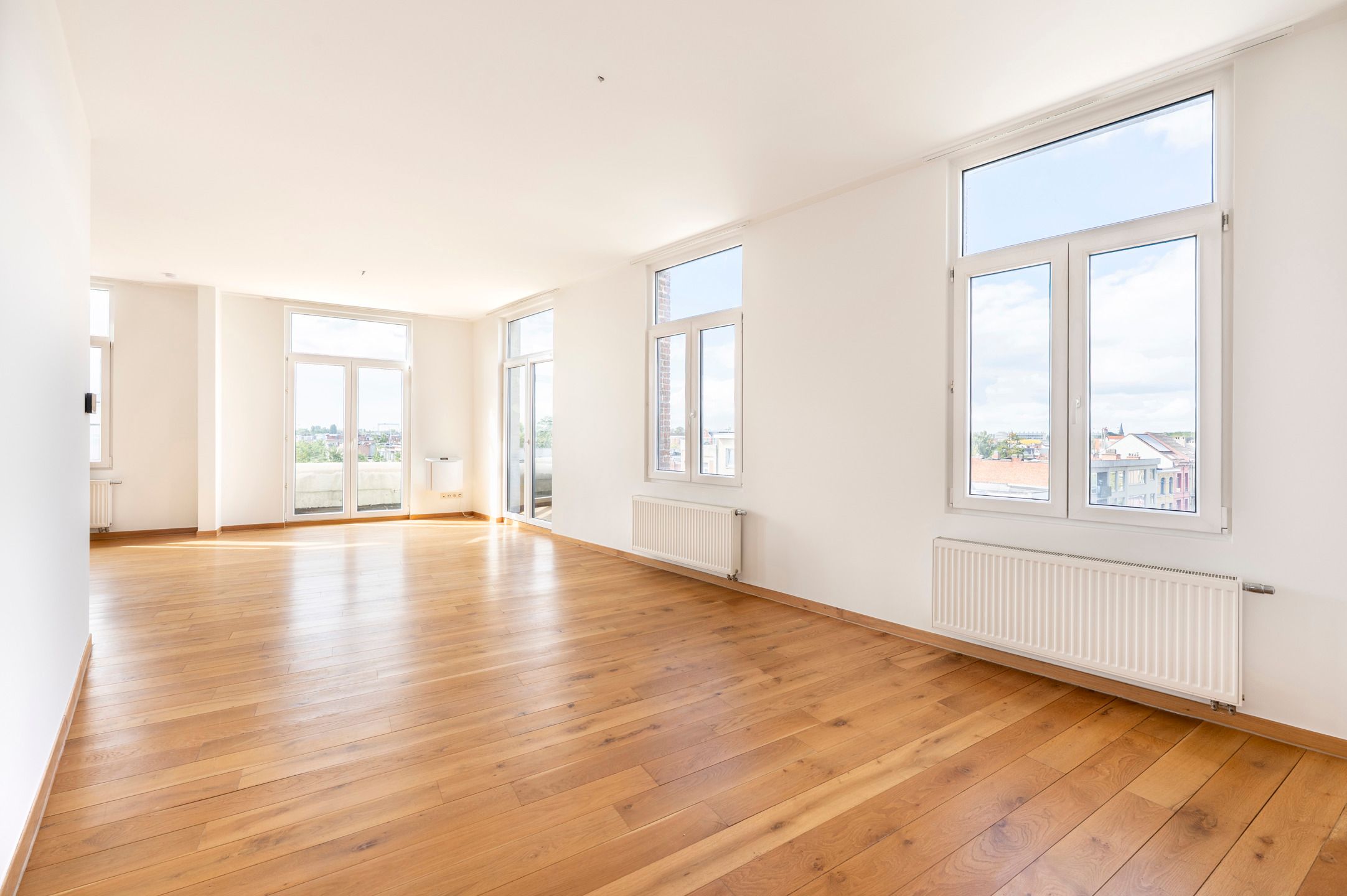 Licht, ruim en instapklaar appartement in art-deco gebouw foto 6