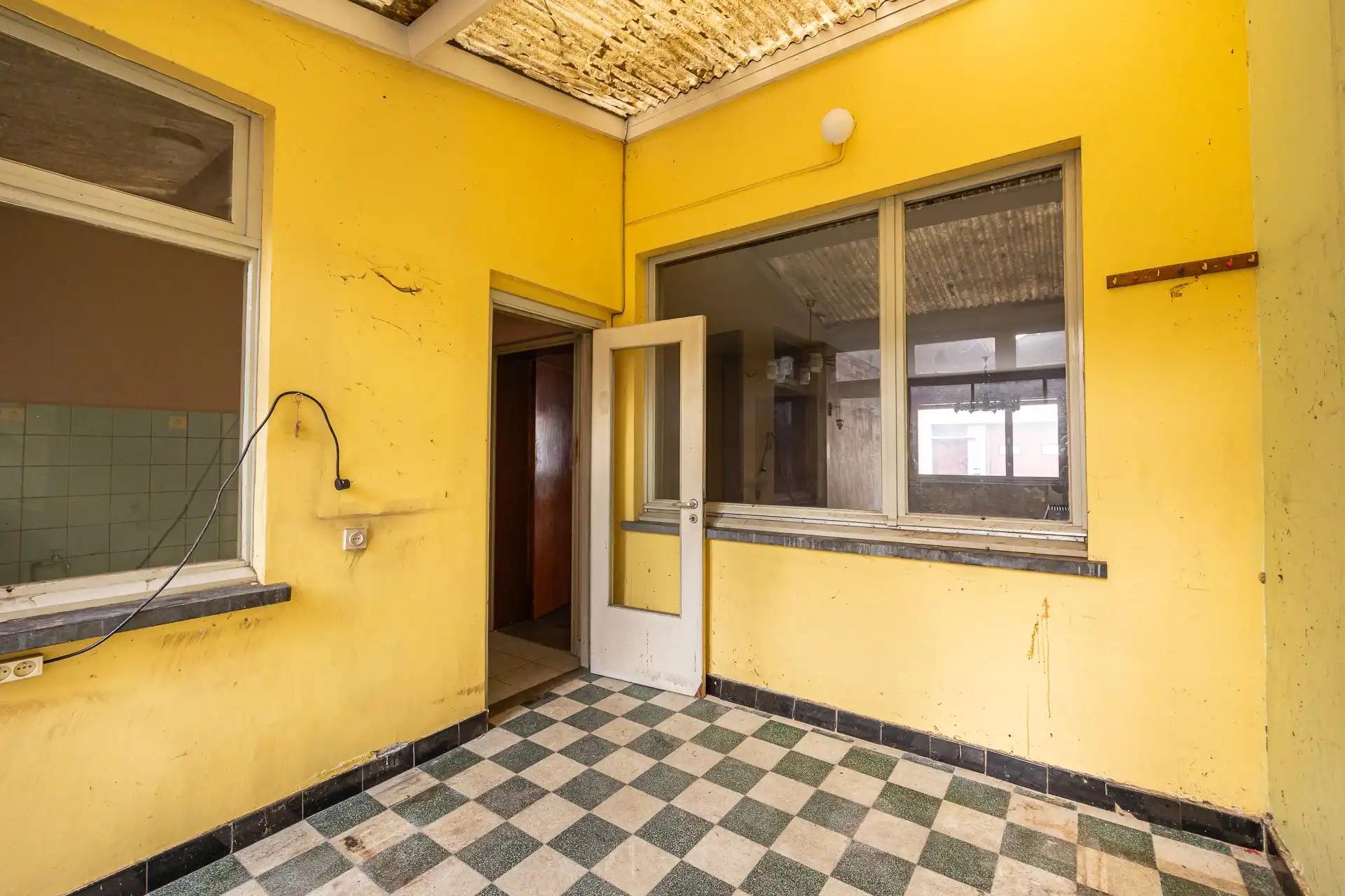 Te renoveren eengezinswoning met 2 slaapkamers en stadstuin foto 11