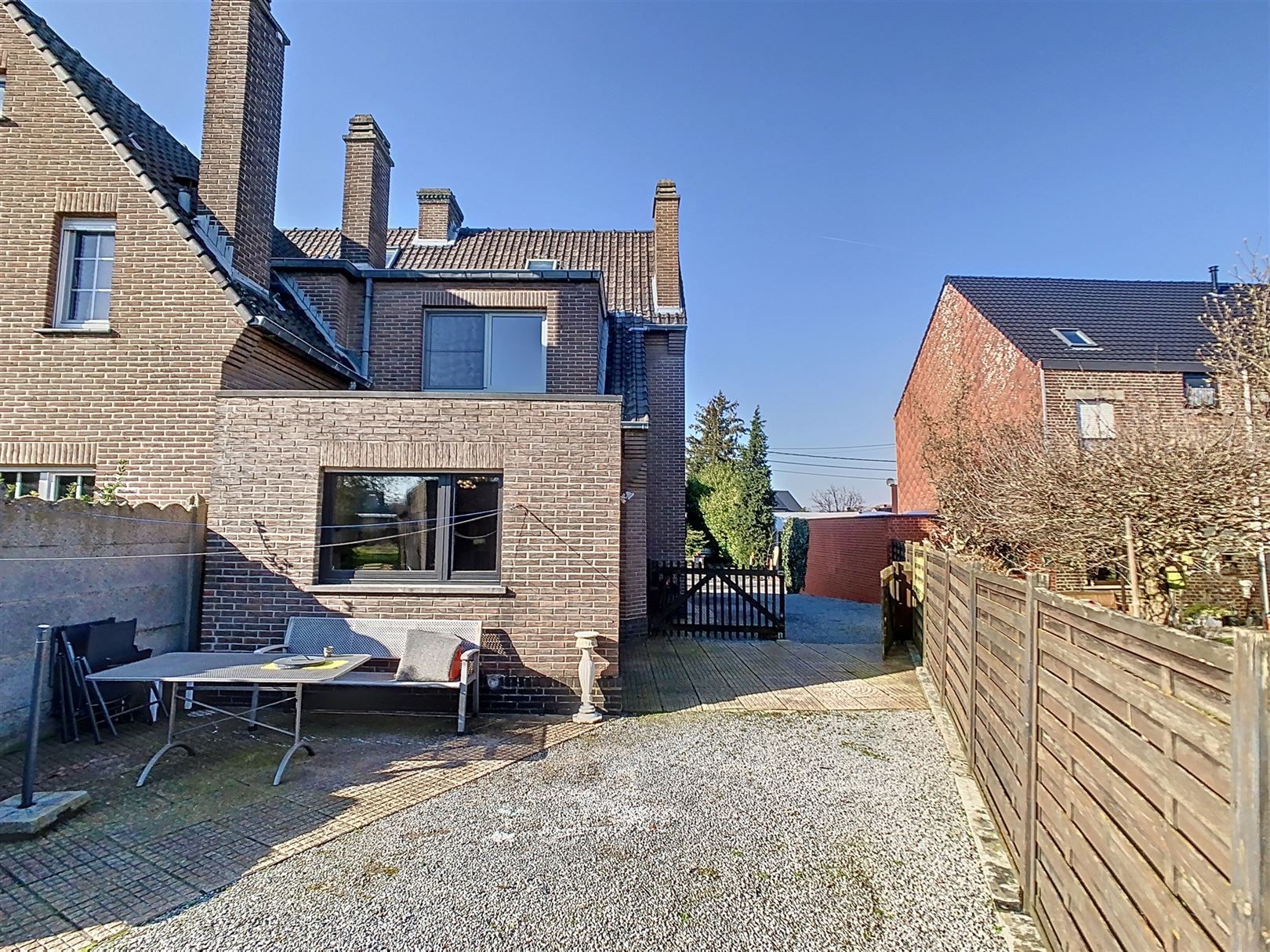 te renoveren woning met garage en tuin foto 15