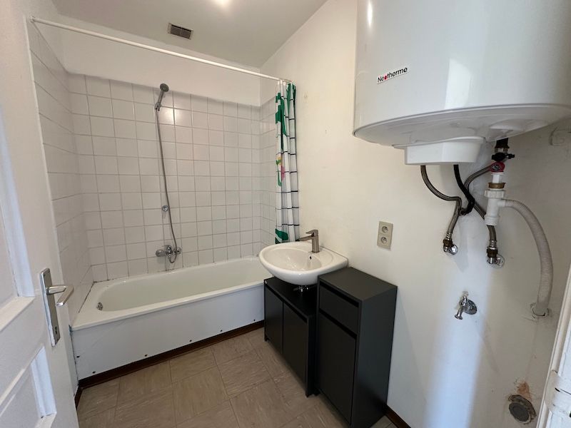 🏡 TE HUUR: Ruim appartement met 3 slaapkamers & garage in Wondelgem! 🚗 foto 6