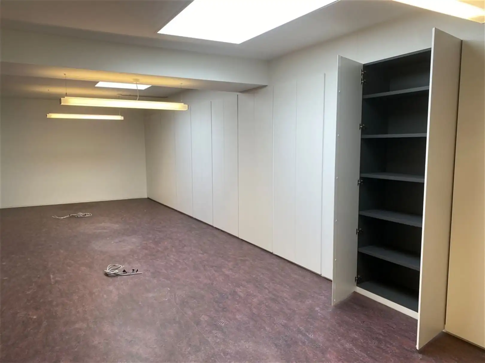 Gerenoveerd kantoor op commerciële zichtlocatie bij Zuidpark foto 9