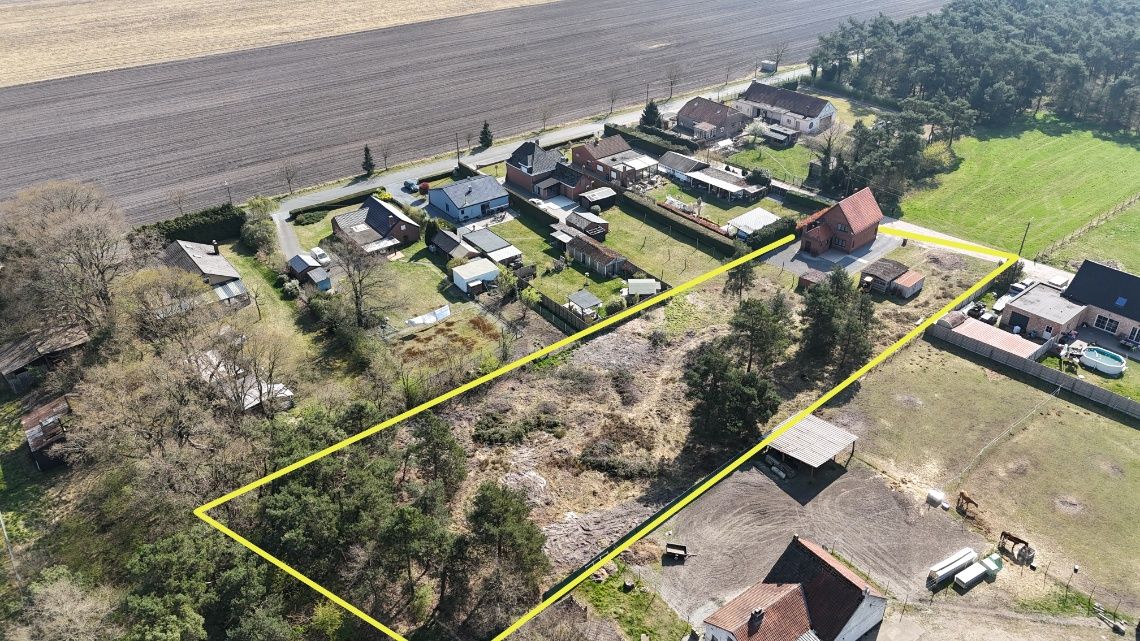 Hoofdfoto van de publicatie: 32are 86ca, 30 meter straatbreedte, zeer rustige locatie, velden en natuur