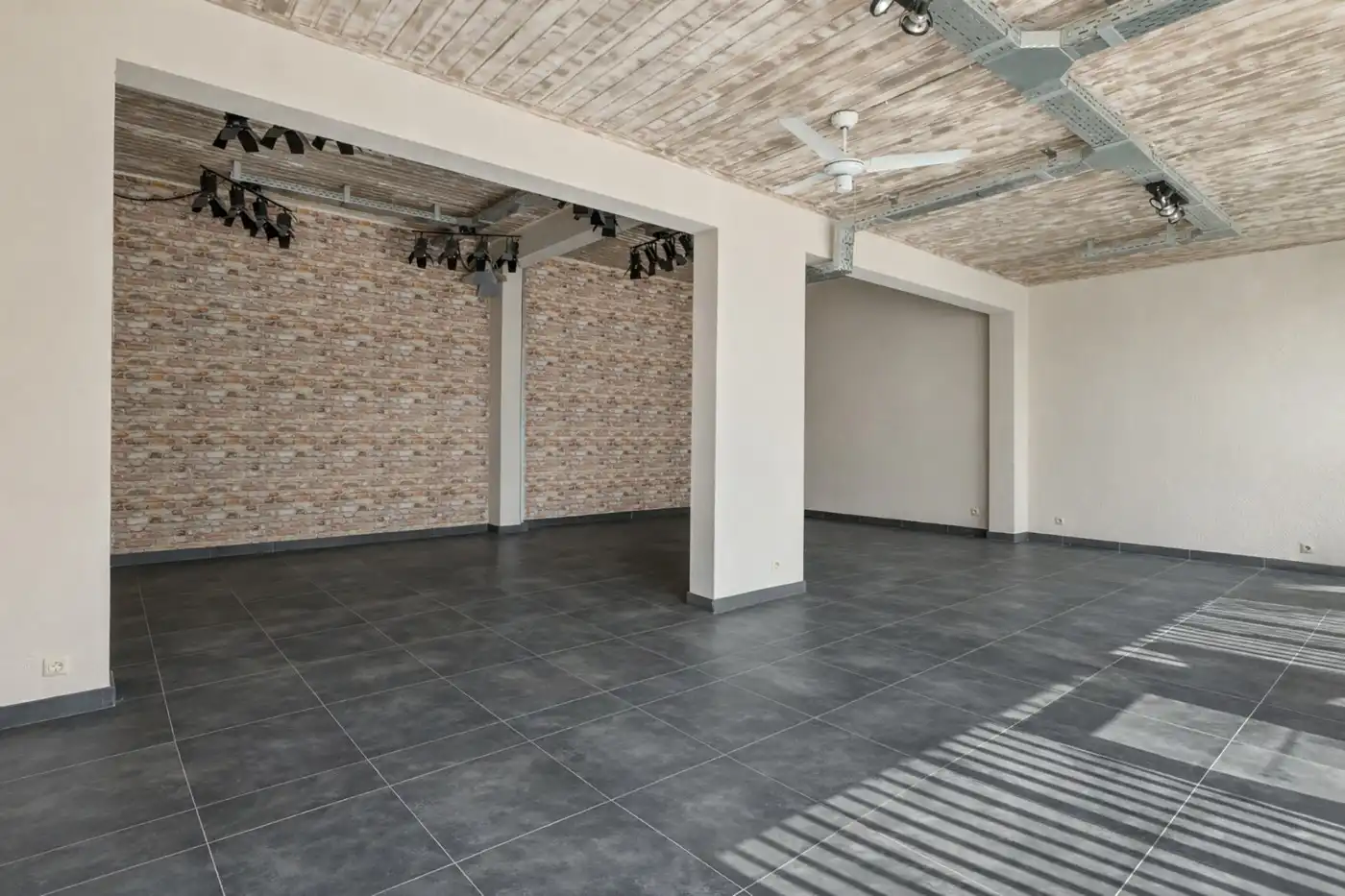 Praktijkruimte/winkel met bovenliggend duplex-appartement in het centrum van Berendrecht foto 16